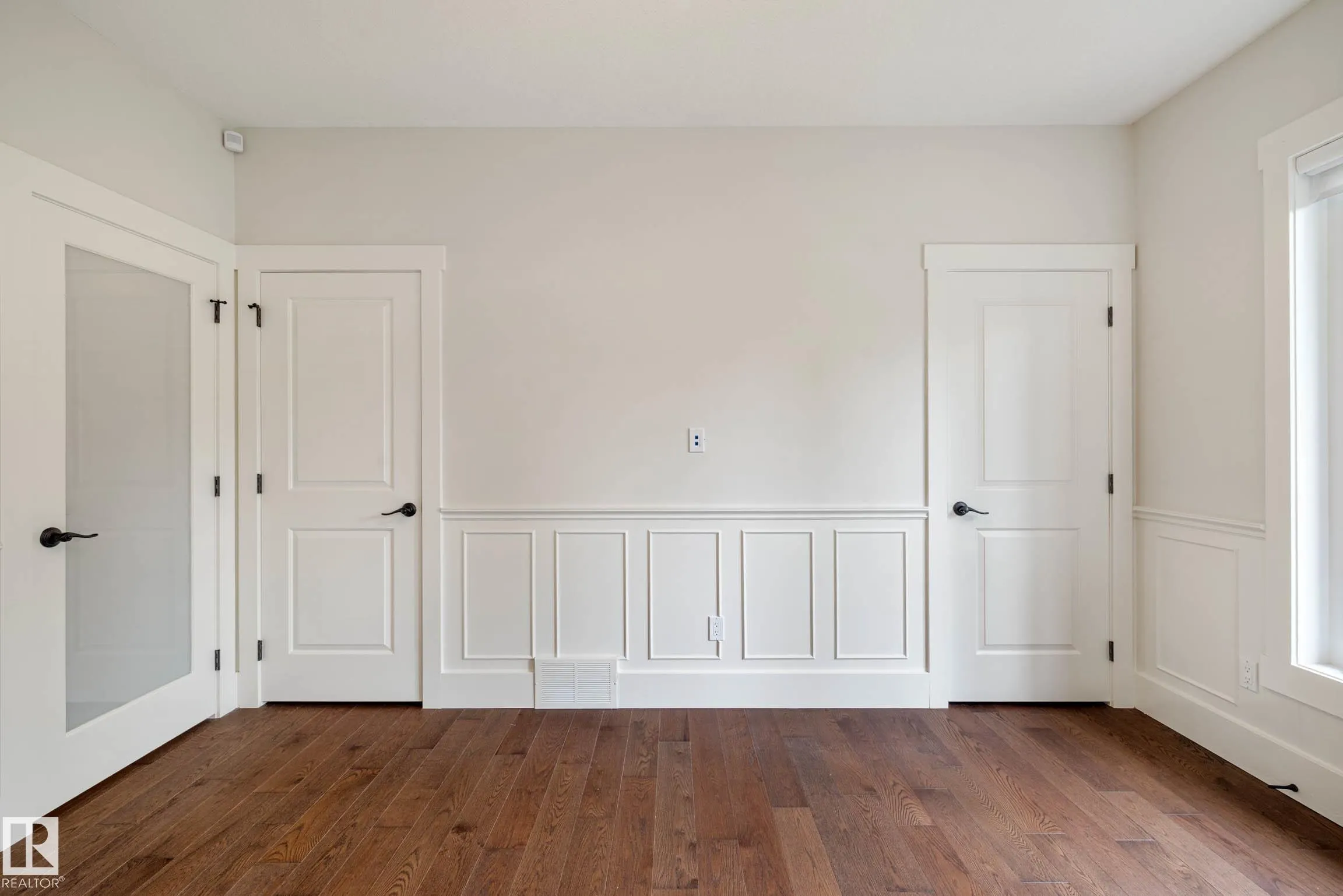 5212 MULLEN CREST Crest