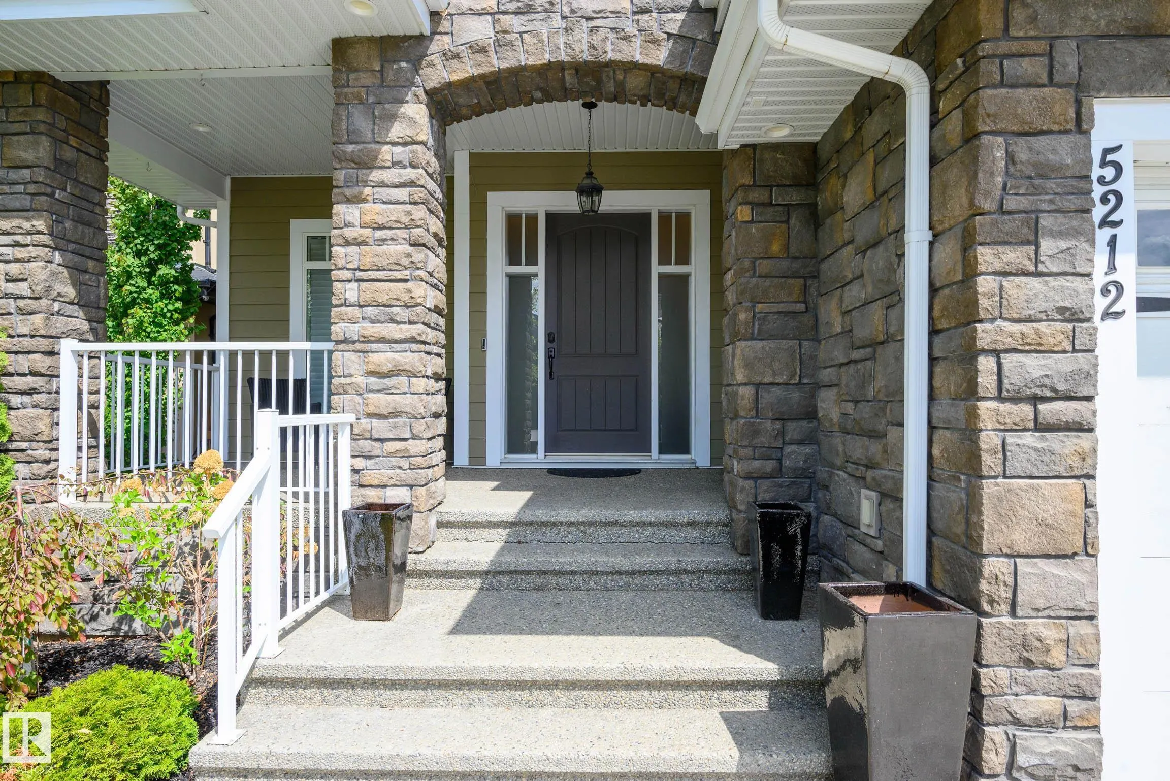 5212 MULLEN CREST Crest
