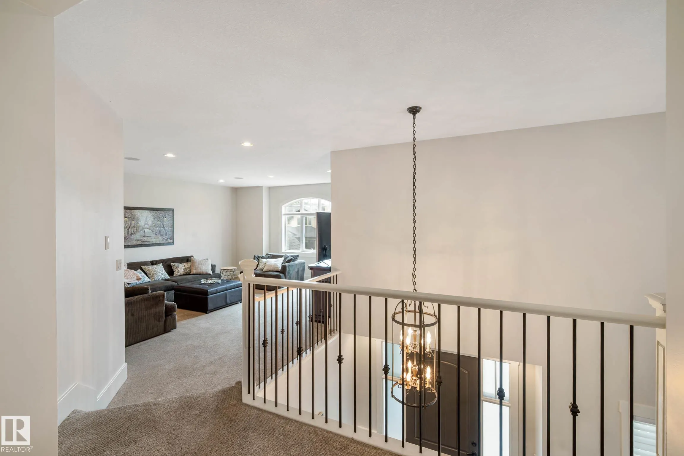 5212 MULLEN CREST Crest