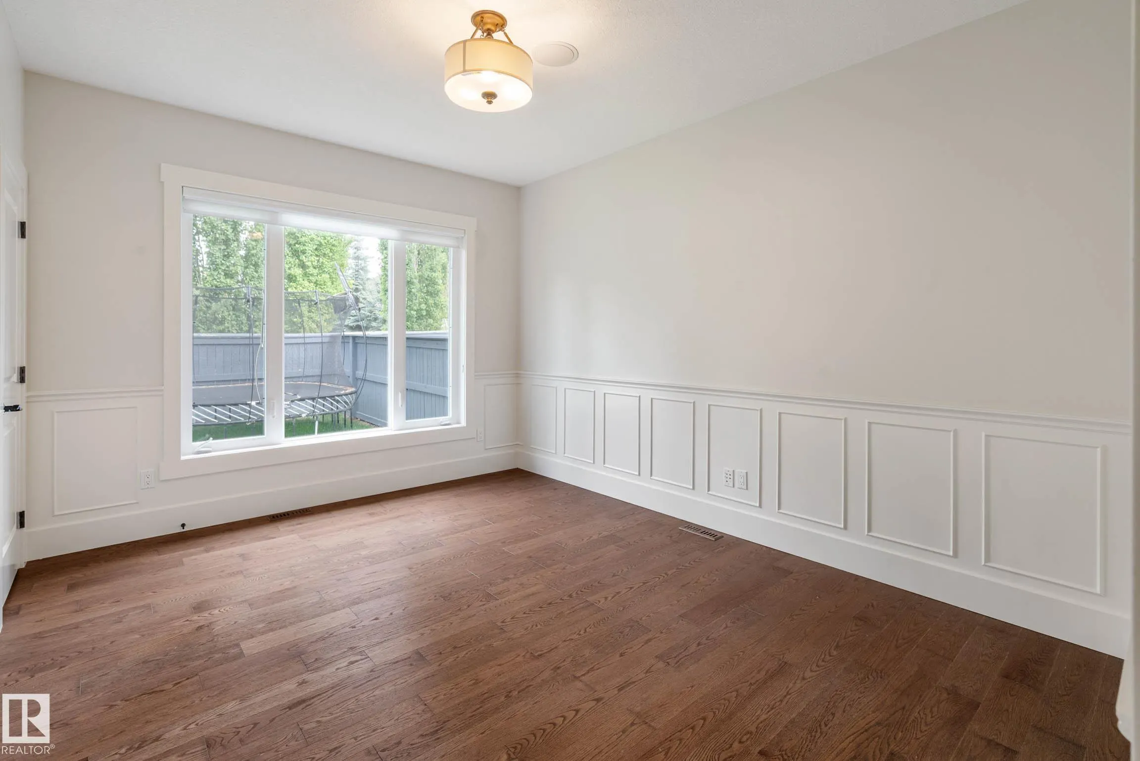 5212 MULLEN CREST Crest