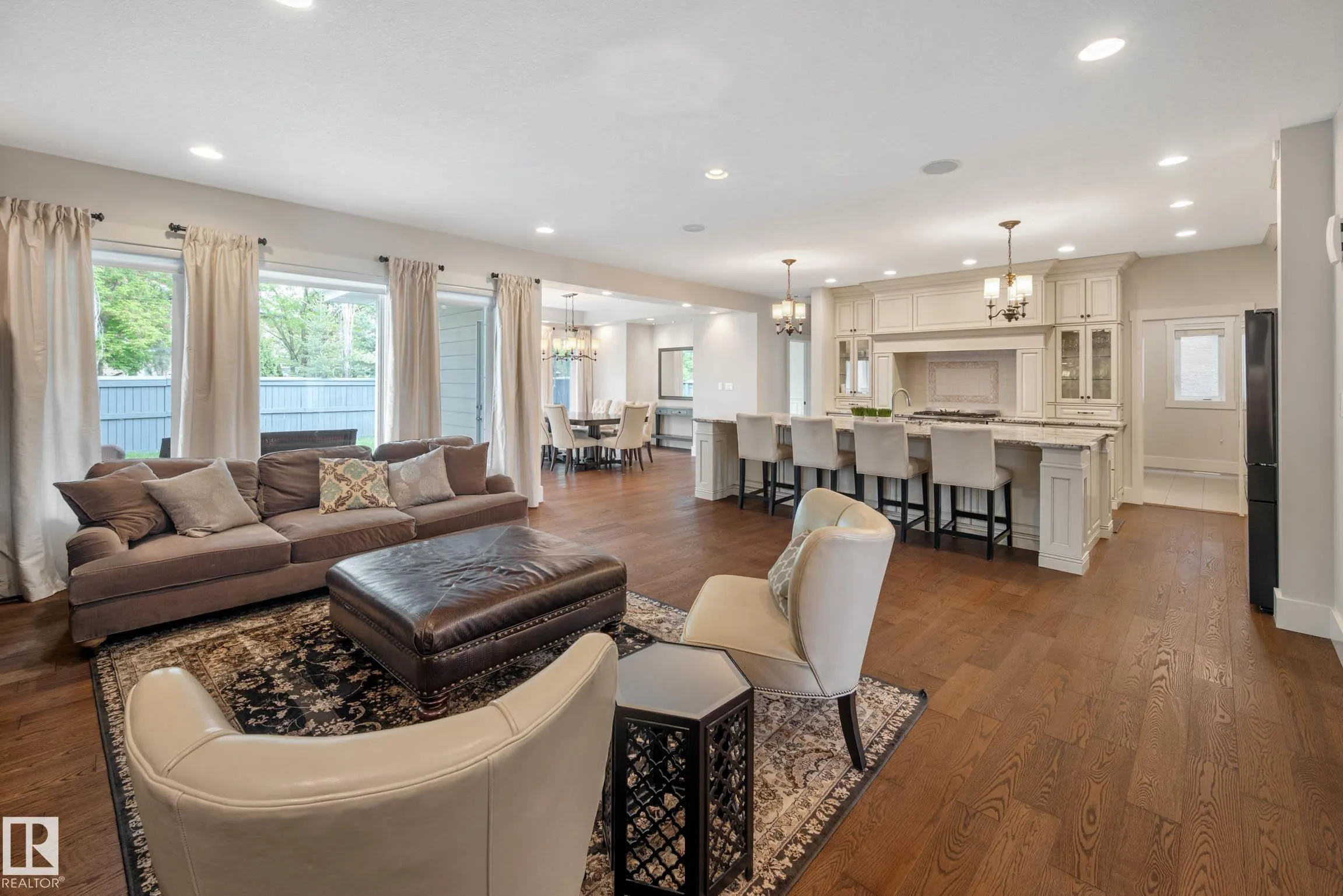 5212 MULLEN CREST Crest