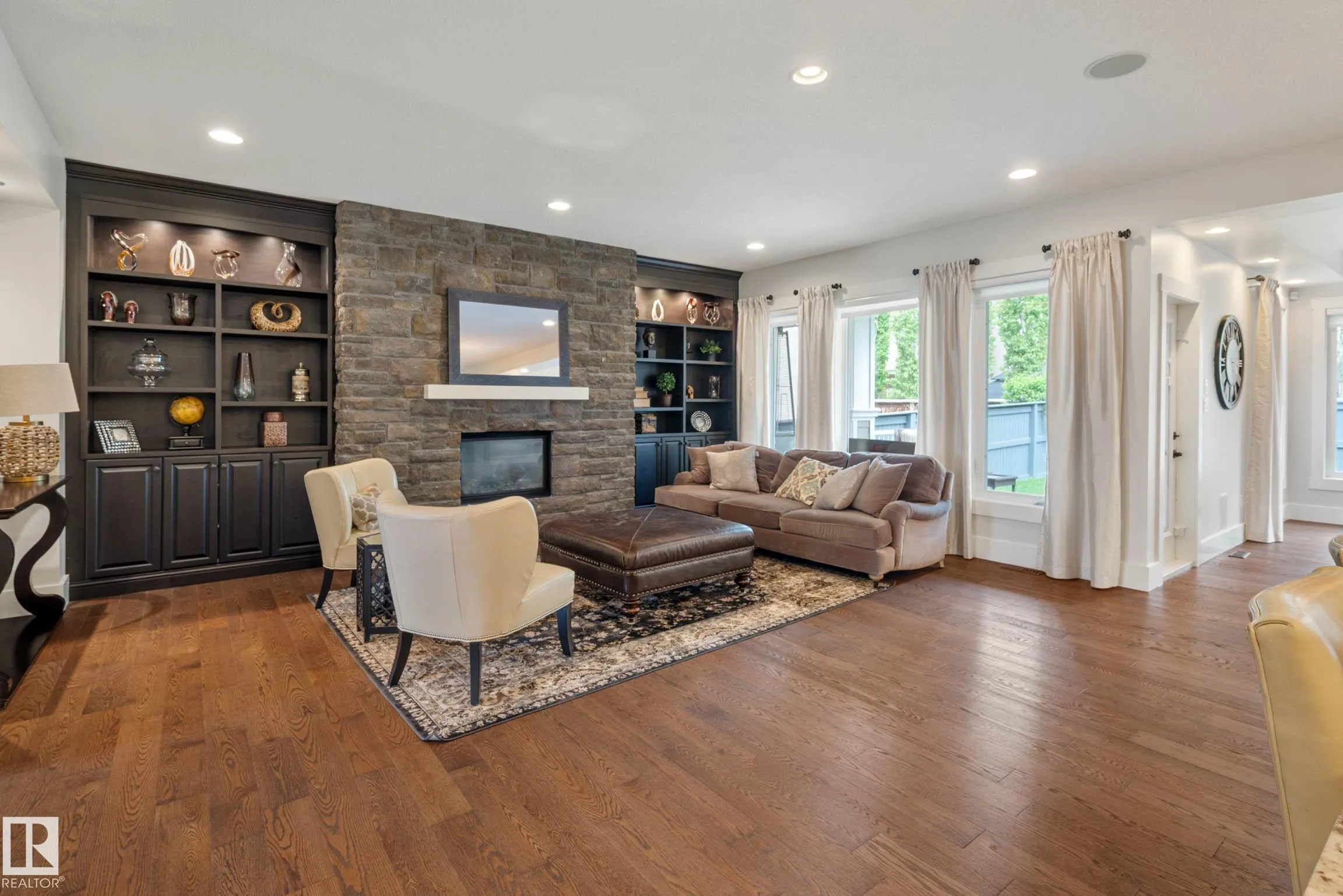 5212 MULLEN CREST Crest