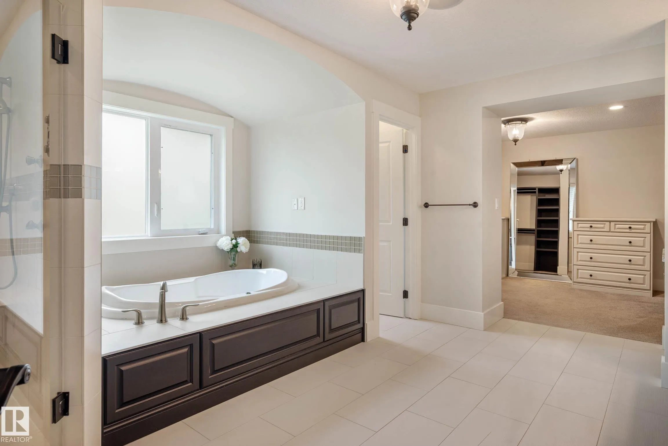 5212 MULLEN CREST Crest