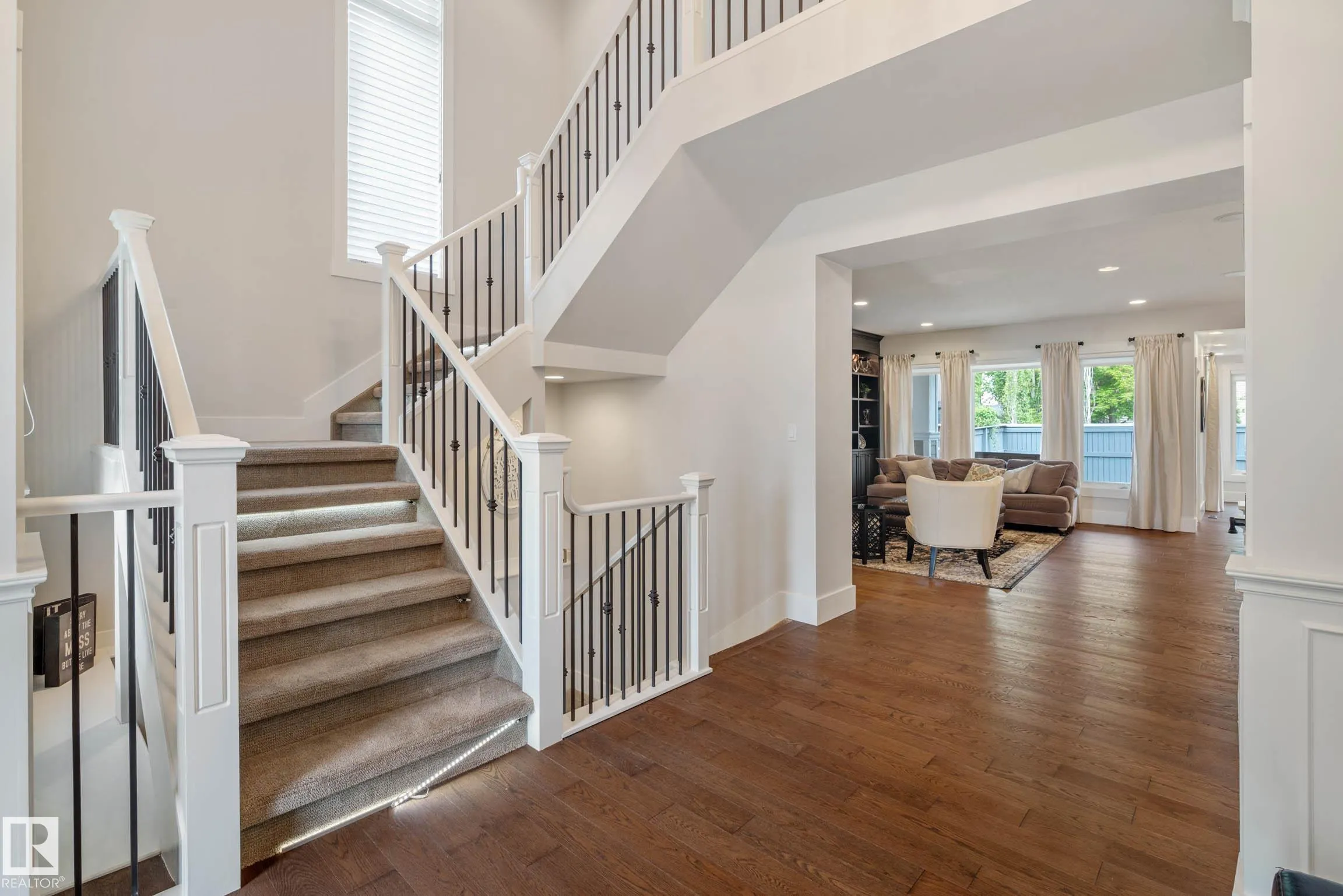 5212 MULLEN CREST Crest