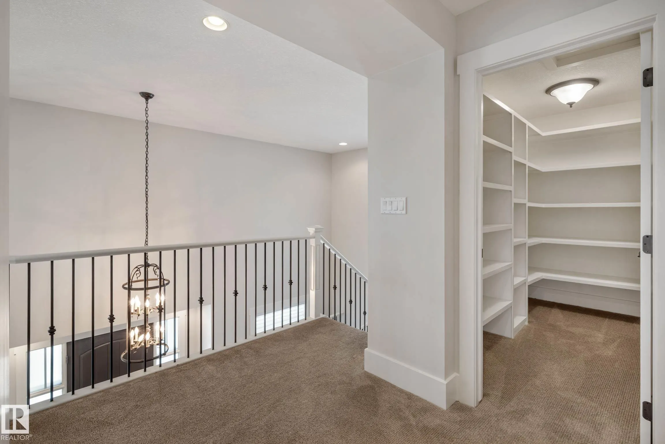 5212 MULLEN CREST Crest
