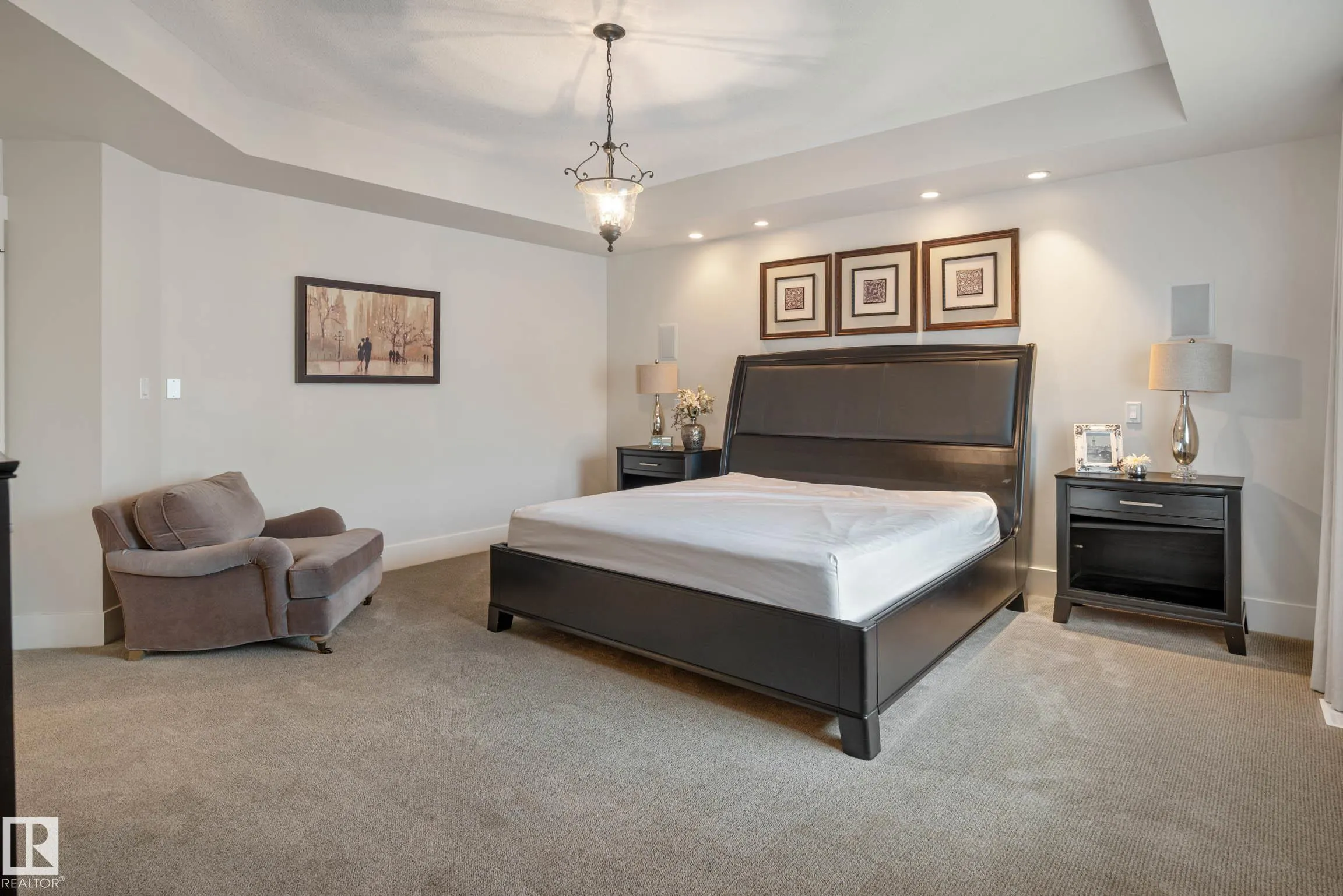 5212 MULLEN CREST Crest