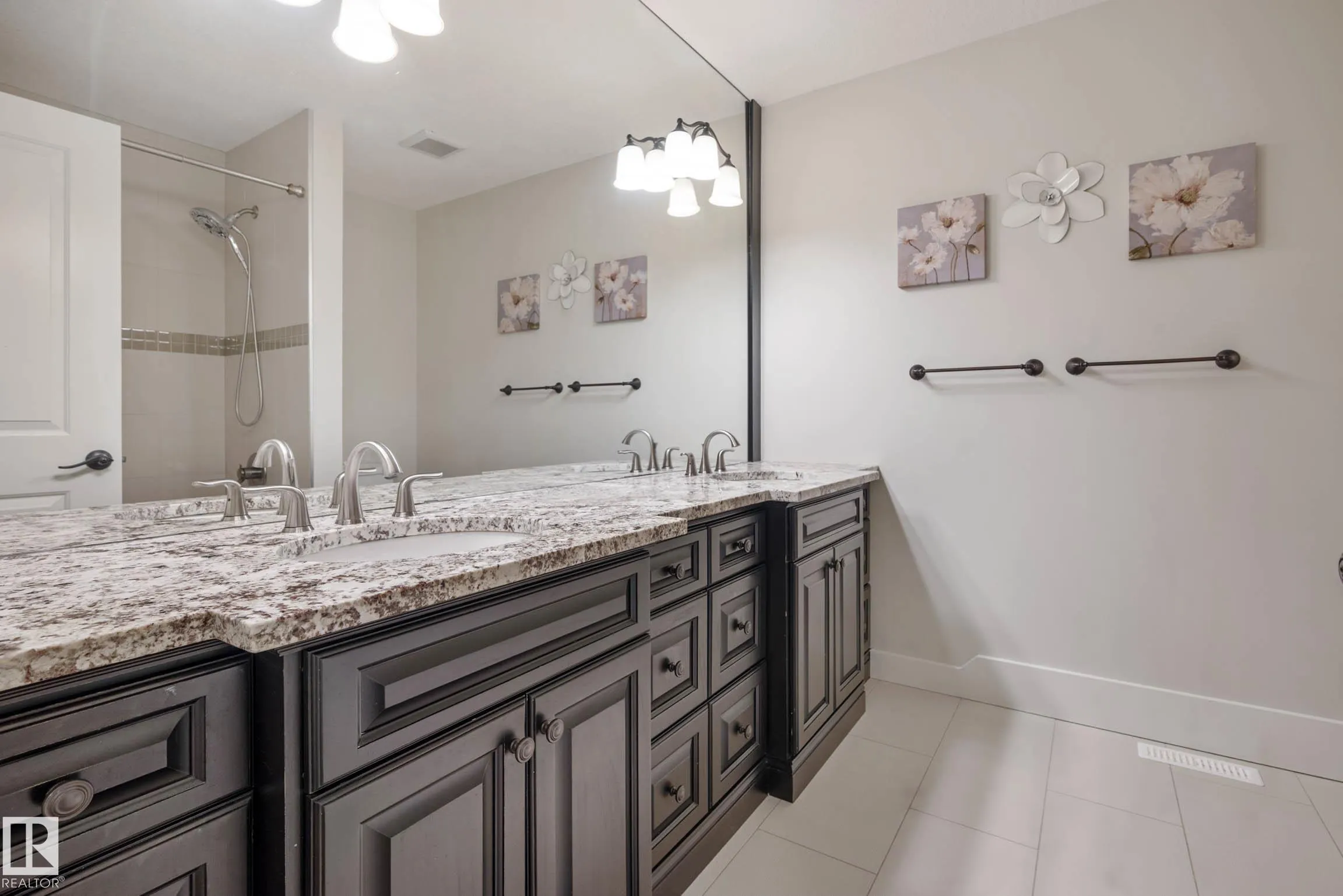 5212 MULLEN CREST Crest