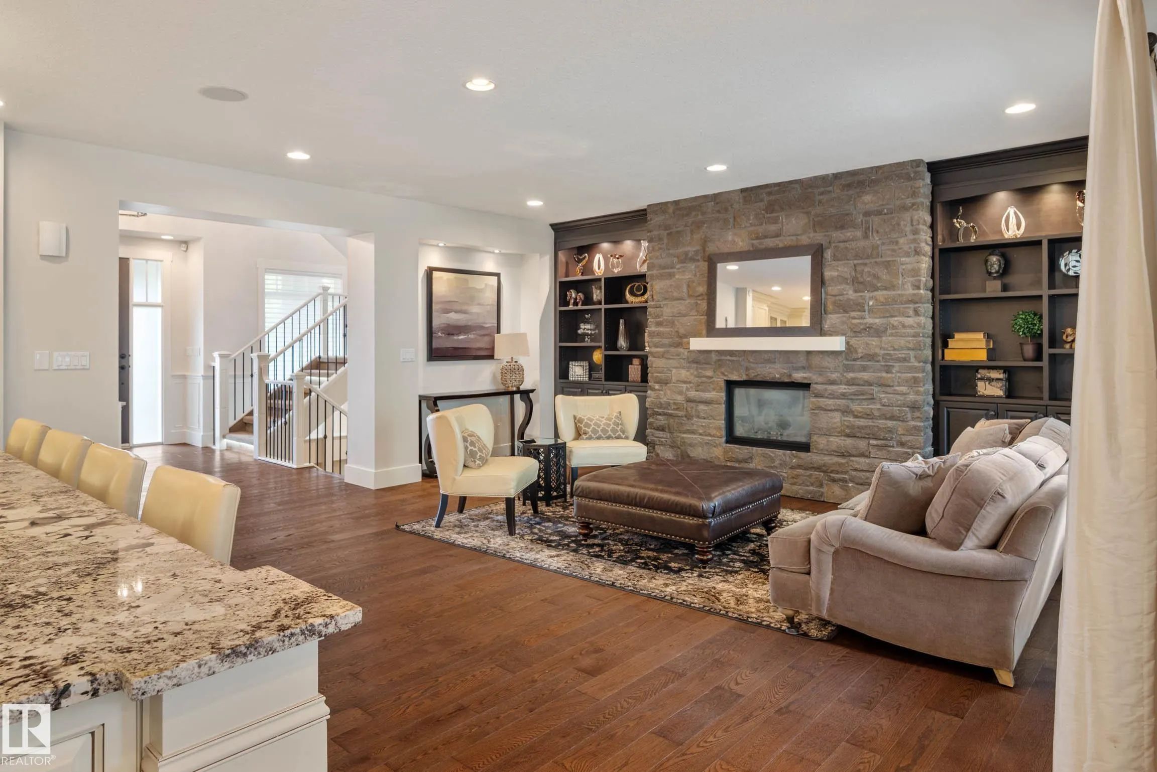 5212 MULLEN CREST Crest