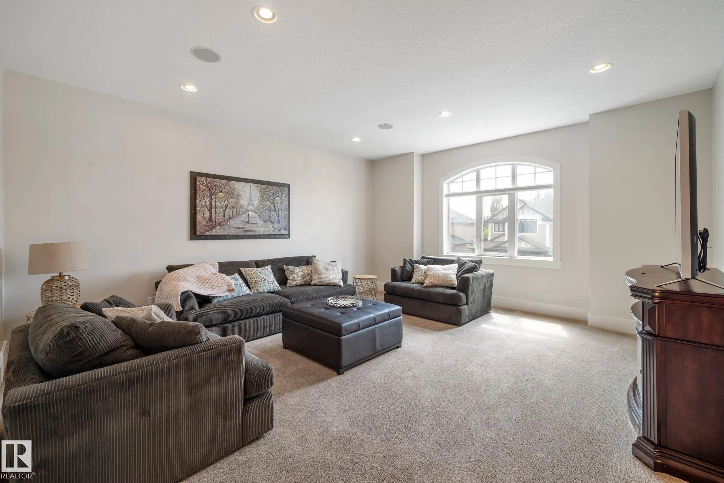 5212 MULLEN CREST Crest