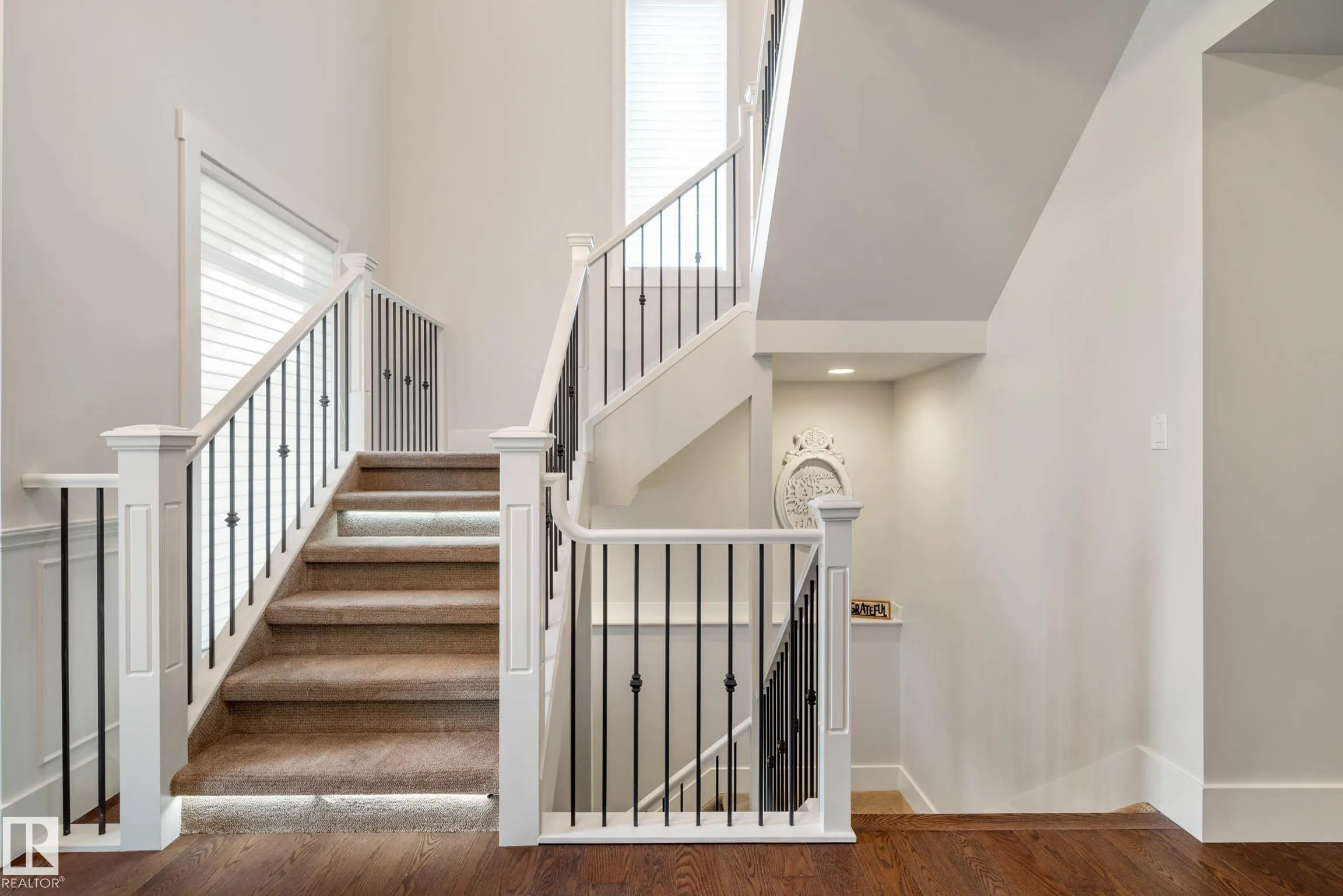 5212 MULLEN CREST Crest