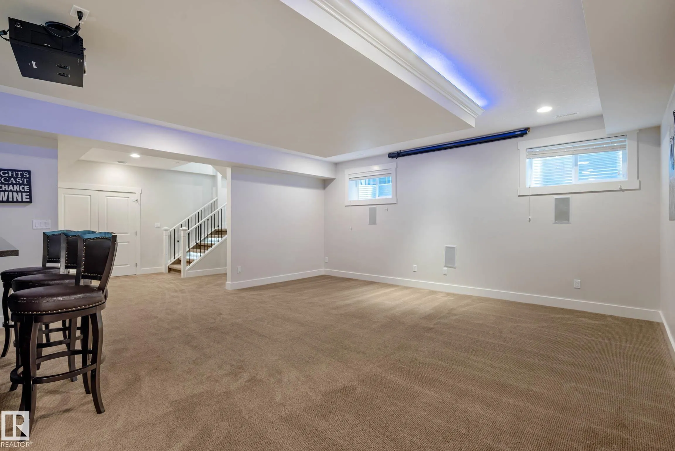5212 MULLEN CREST Crest