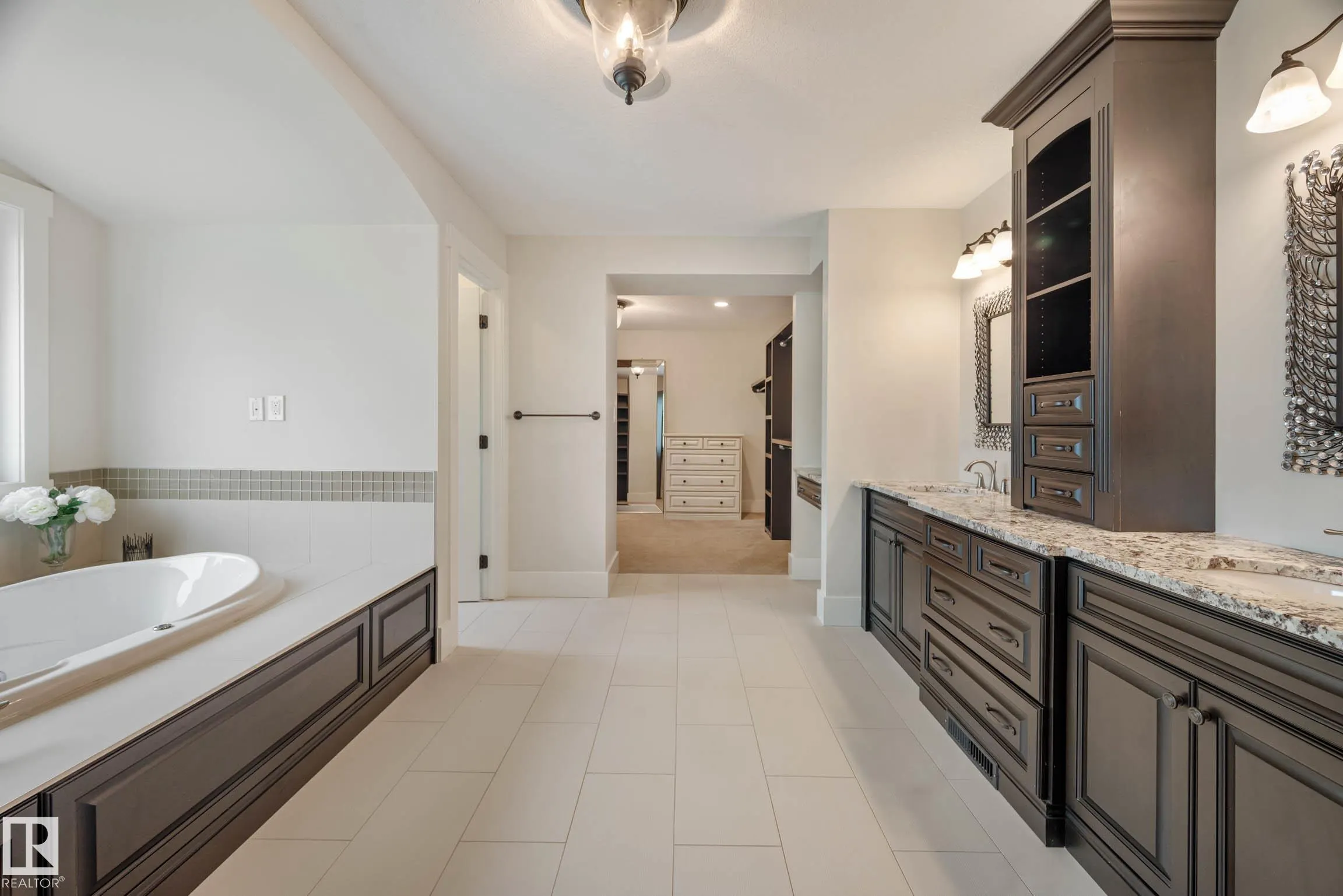 5212 MULLEN CREST Crest