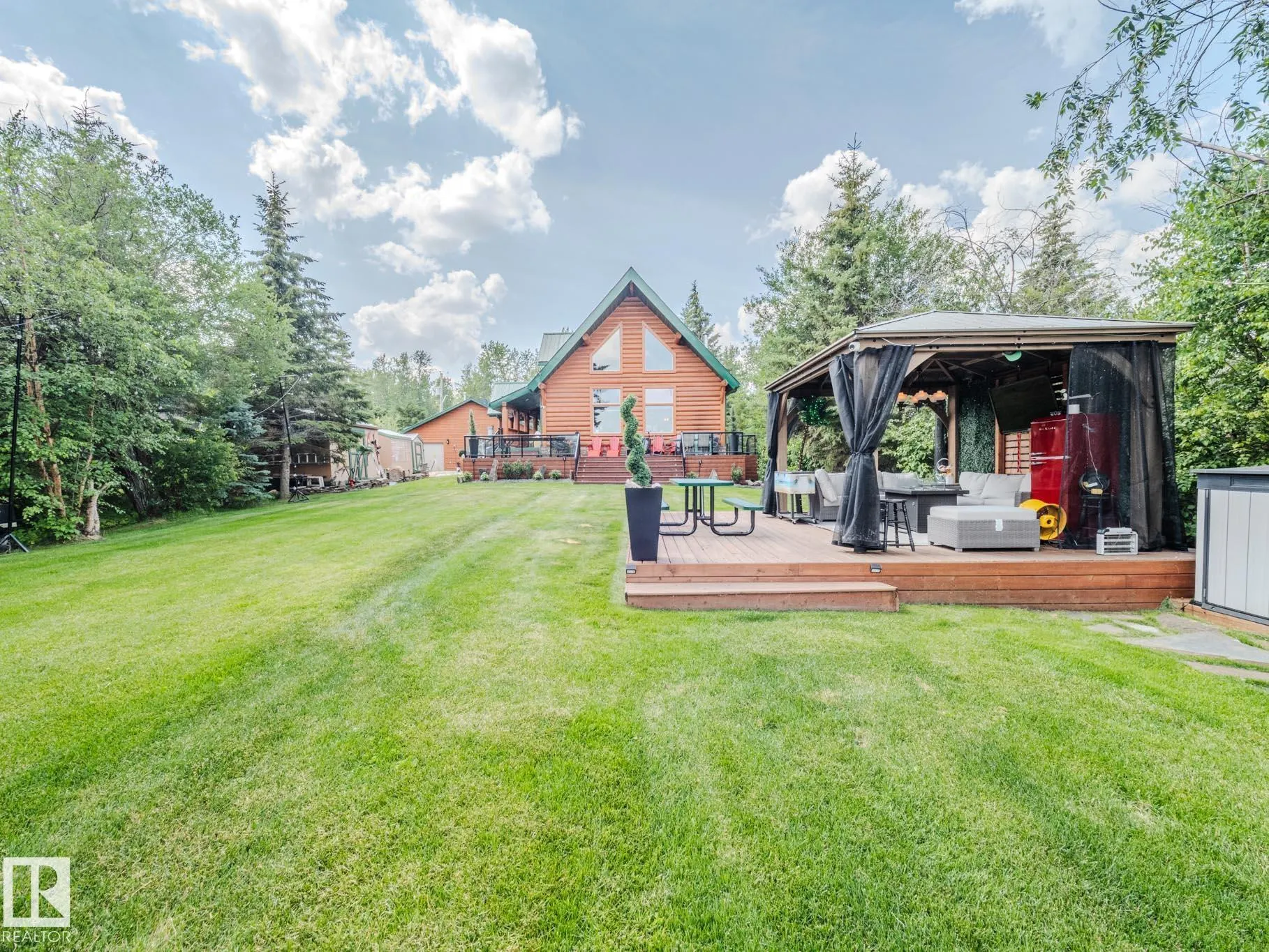 213 Lakeshore Drive
