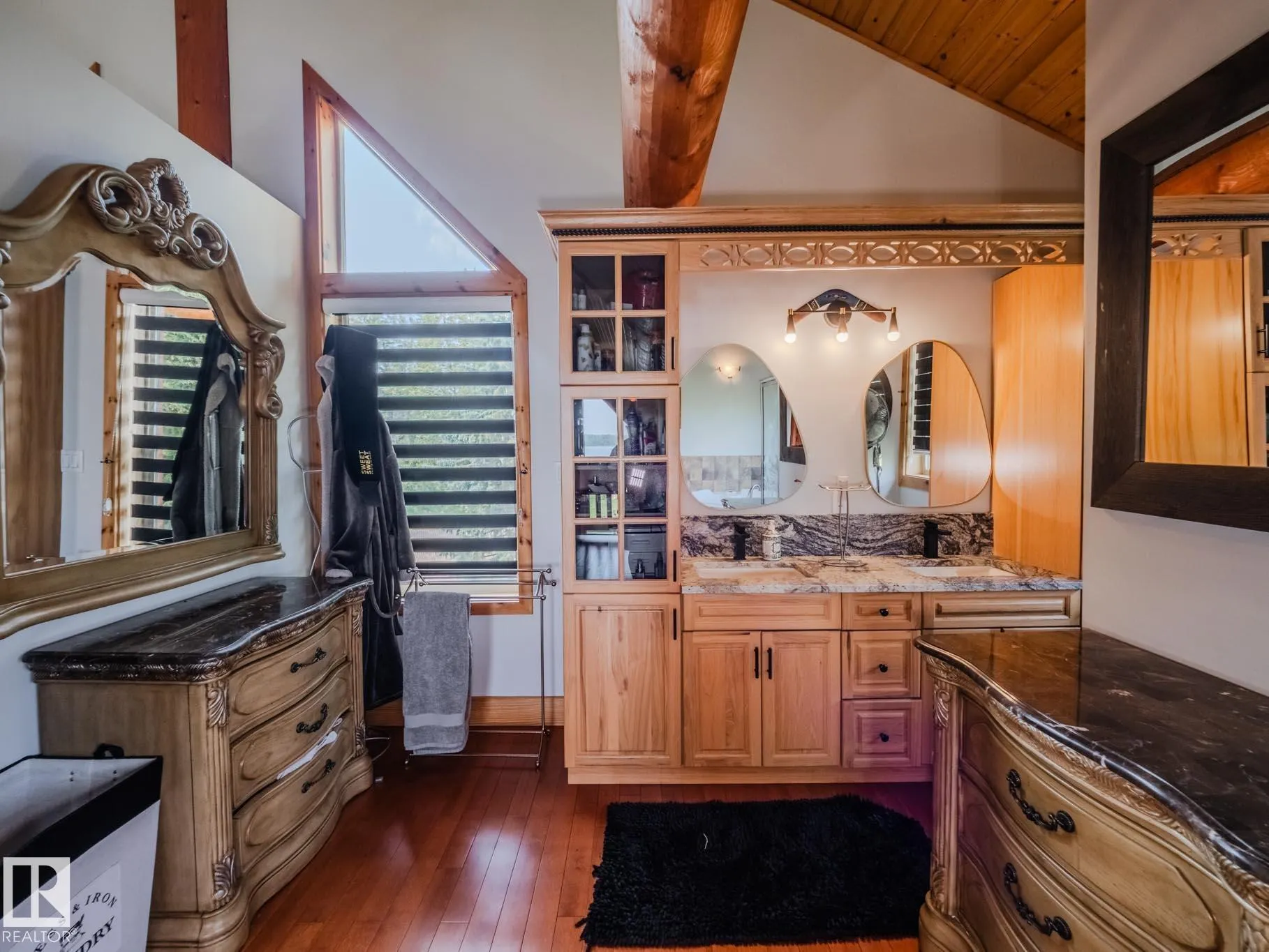 213 Lakeshore Drive
