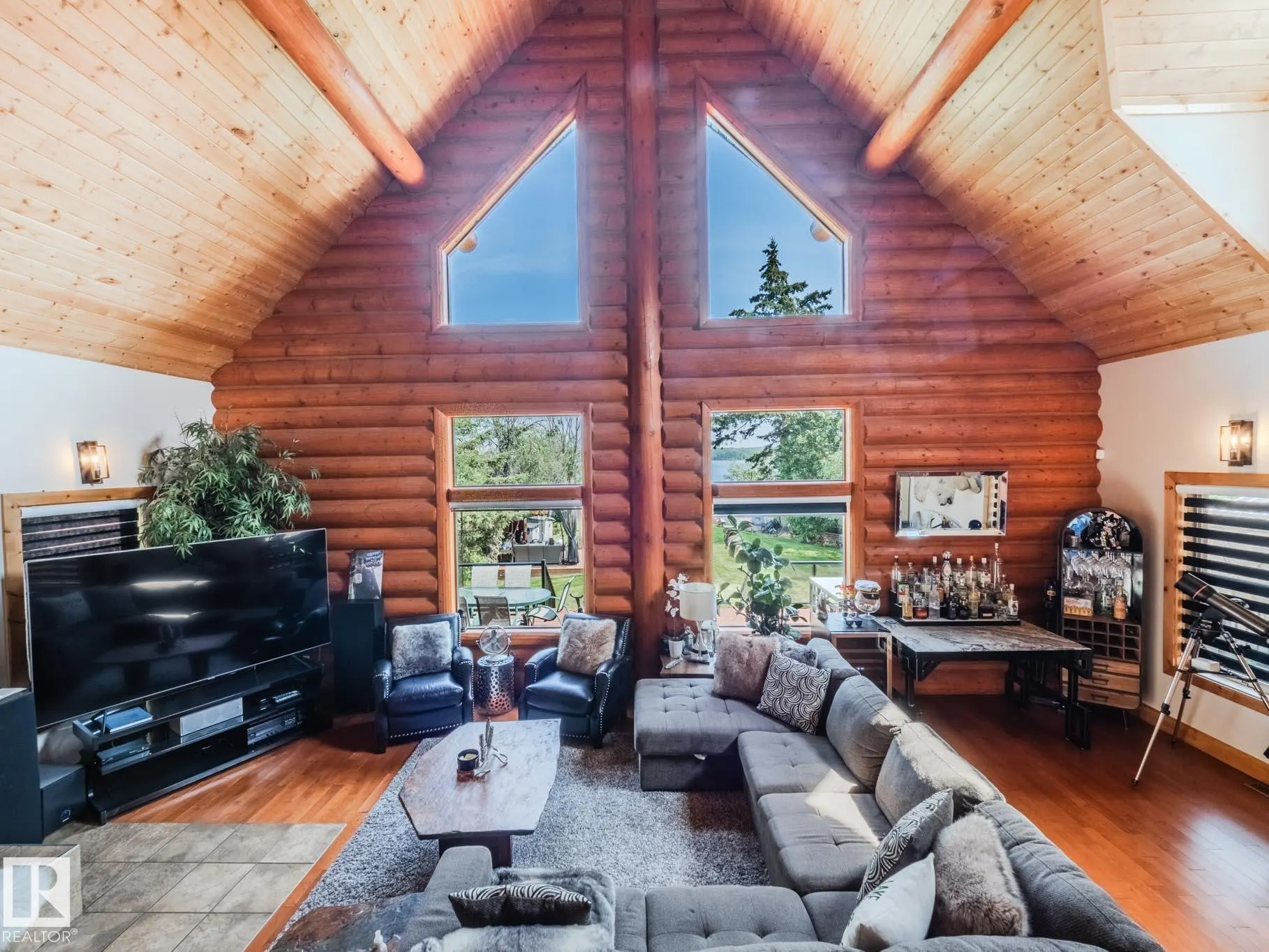 213 Lakeshore Drive