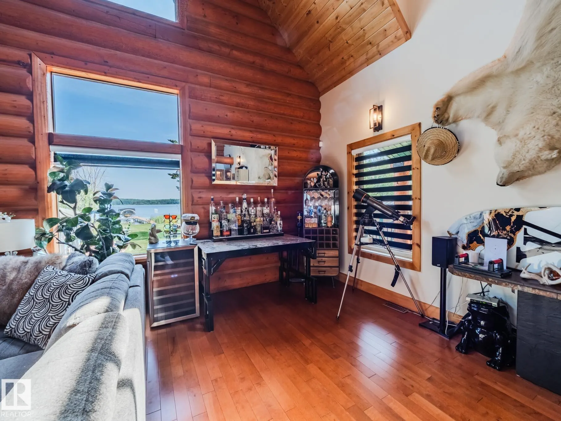 213 Lakeshore Drive
