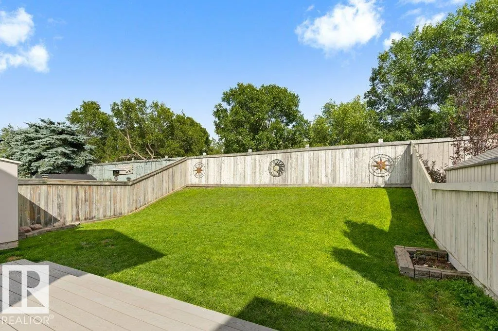 18 HAWTHORNE Crescent
