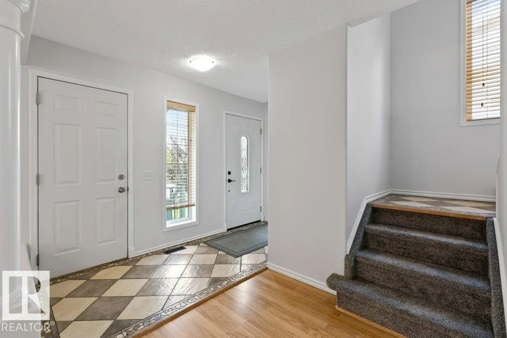 18 HAWTHORNE Crescent