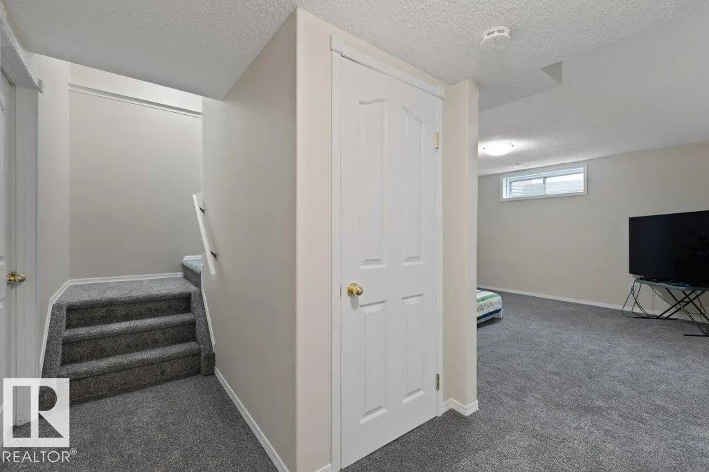 18 HAWTHORNE Crescent