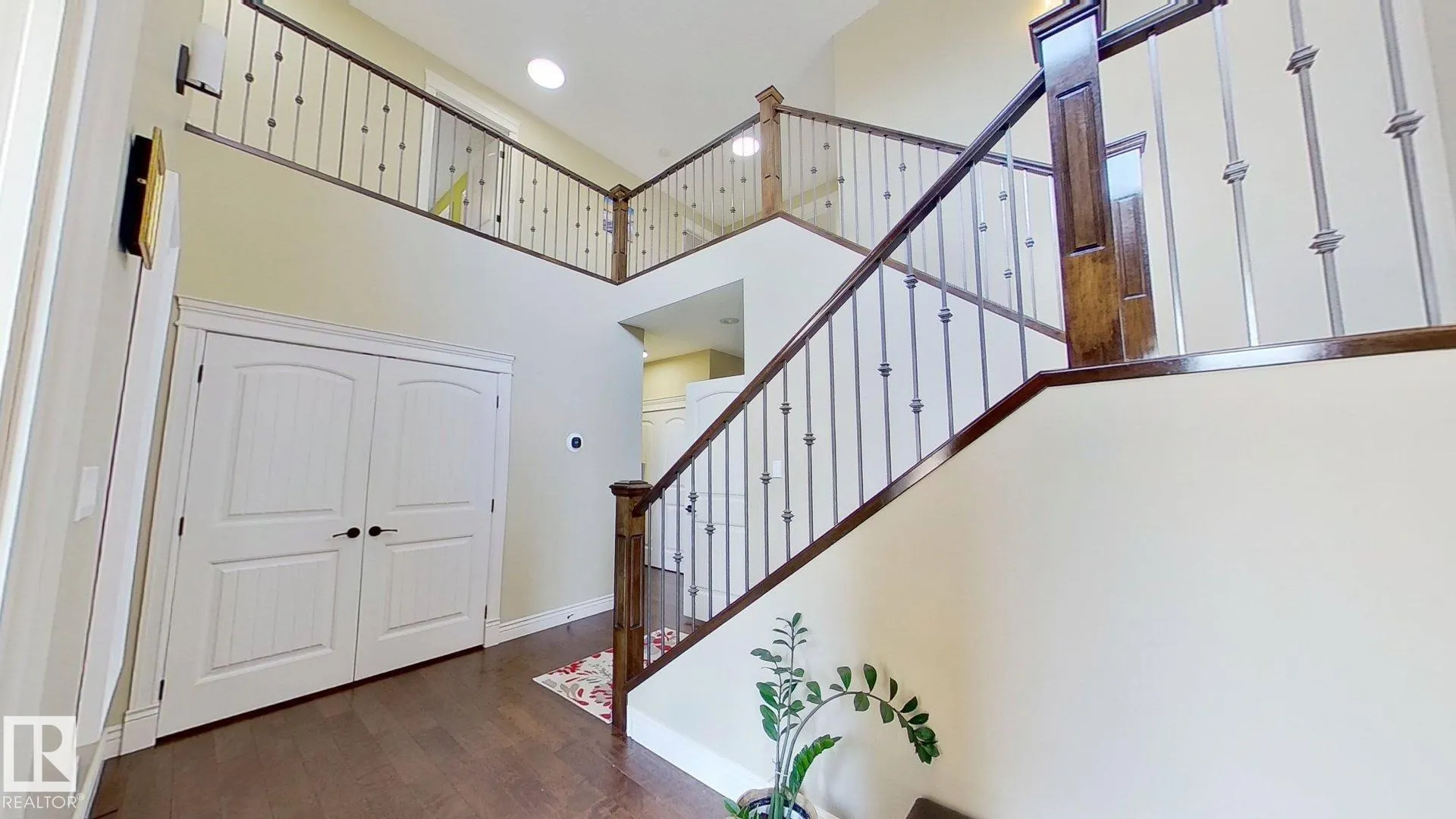 1005 DOWNEY Way