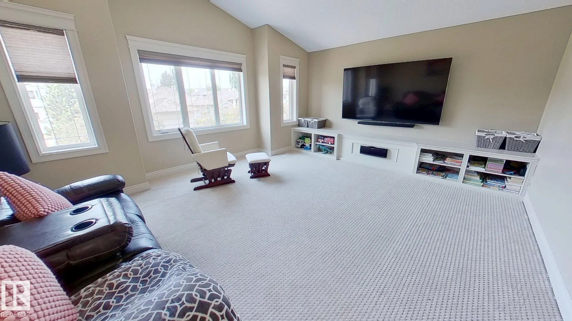 1005 DOWNEY Way