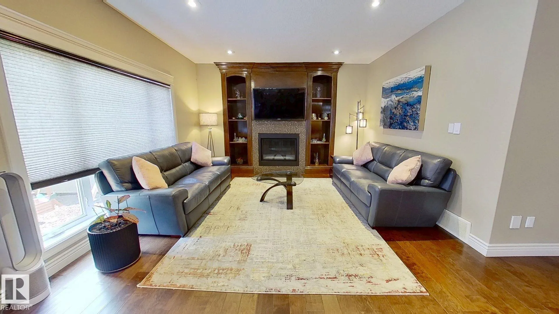 1005 DOWNEY Way