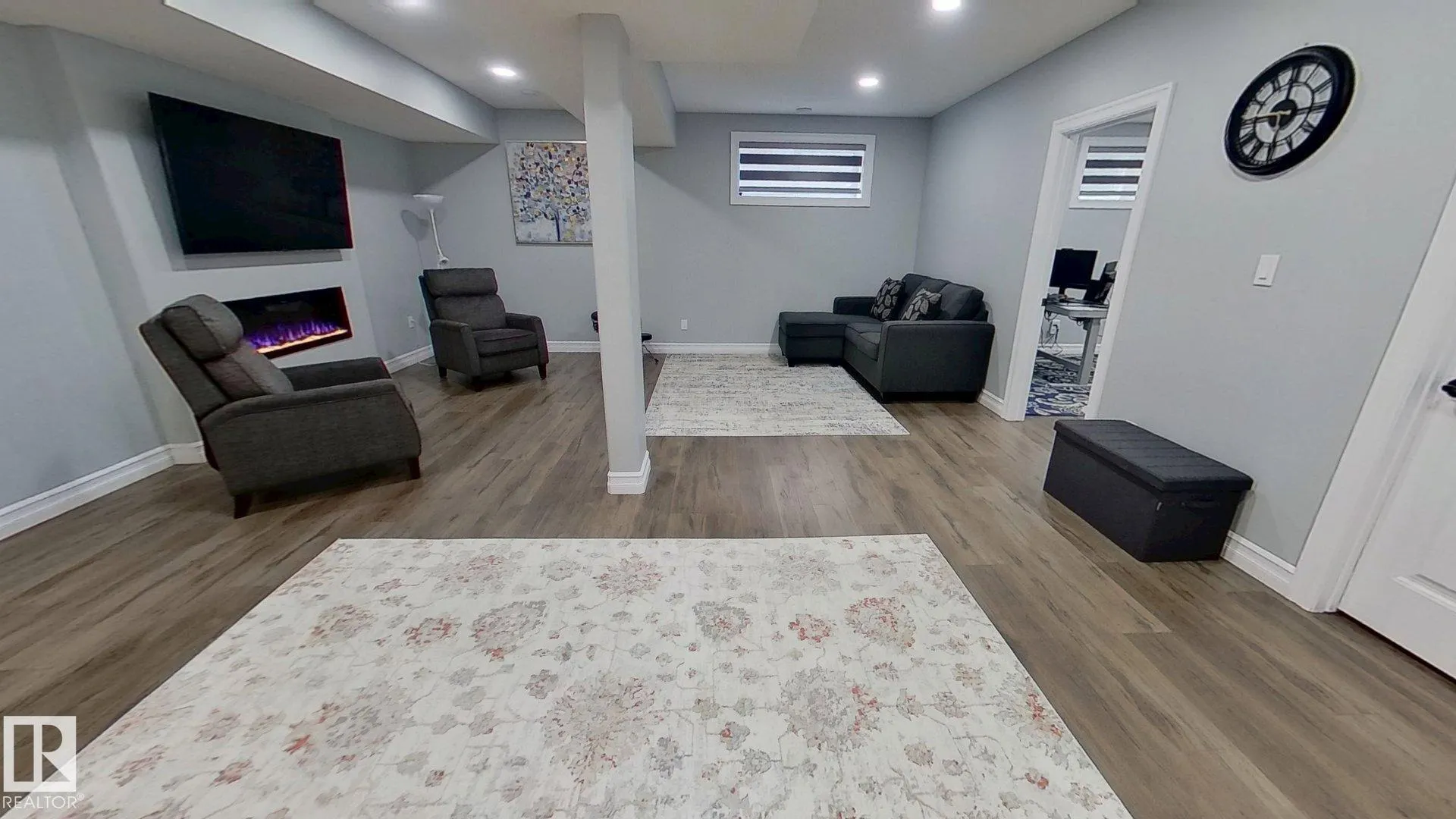 1005 DOWNEY Way