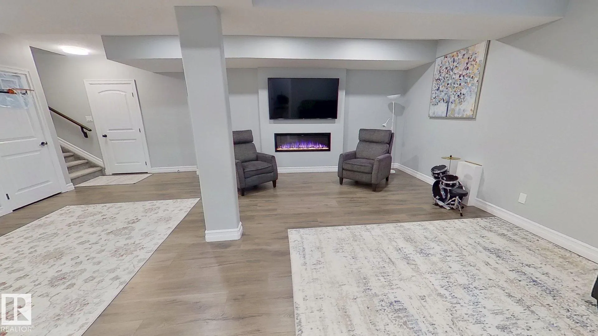 1005 DOWNEY Way