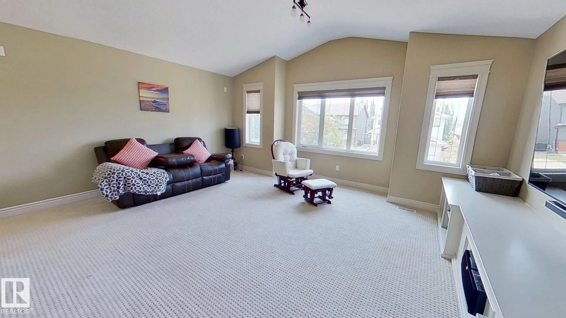 1005 DOWNEY Way