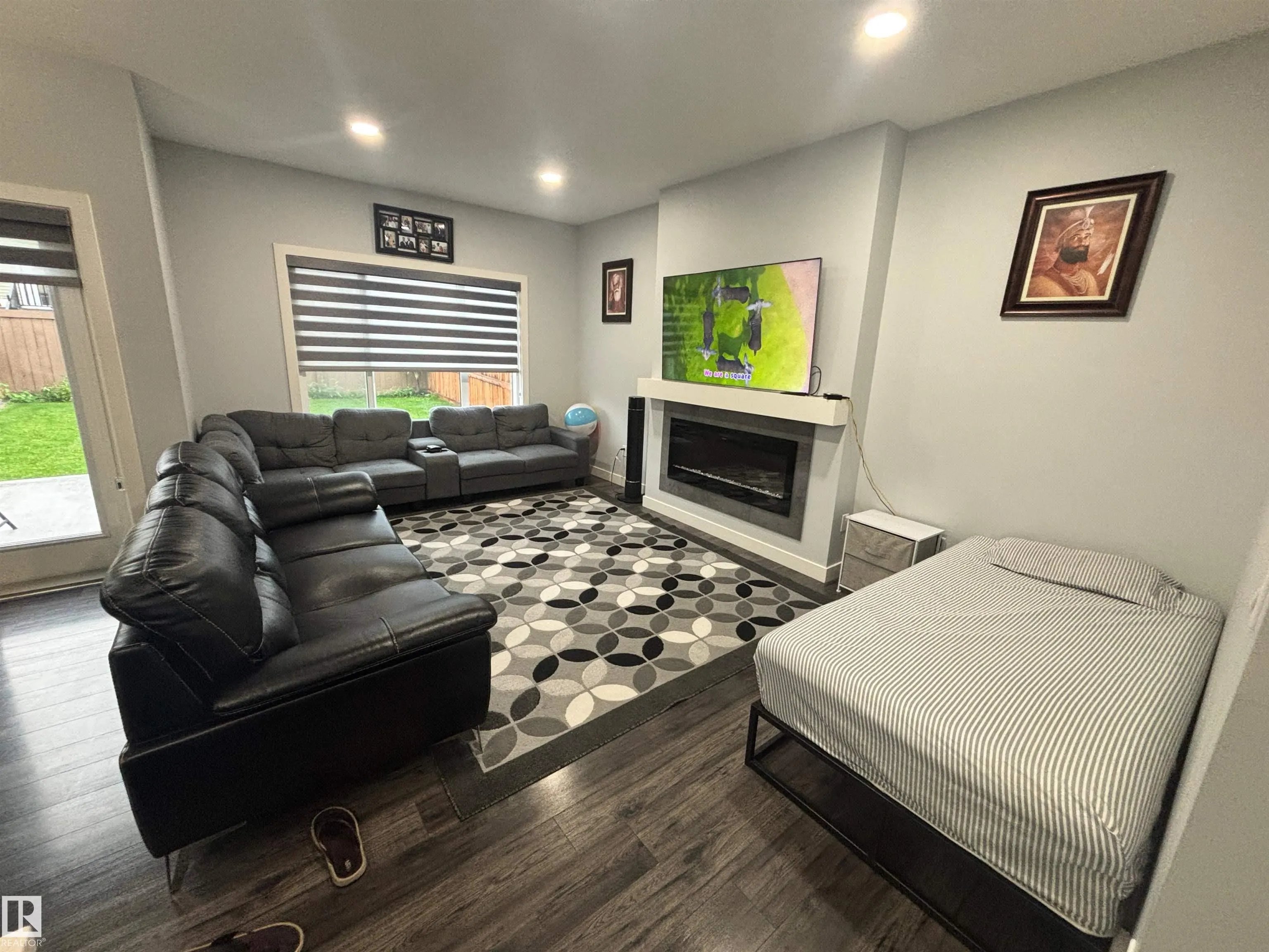 2084 GRAYDON HILL Crescent