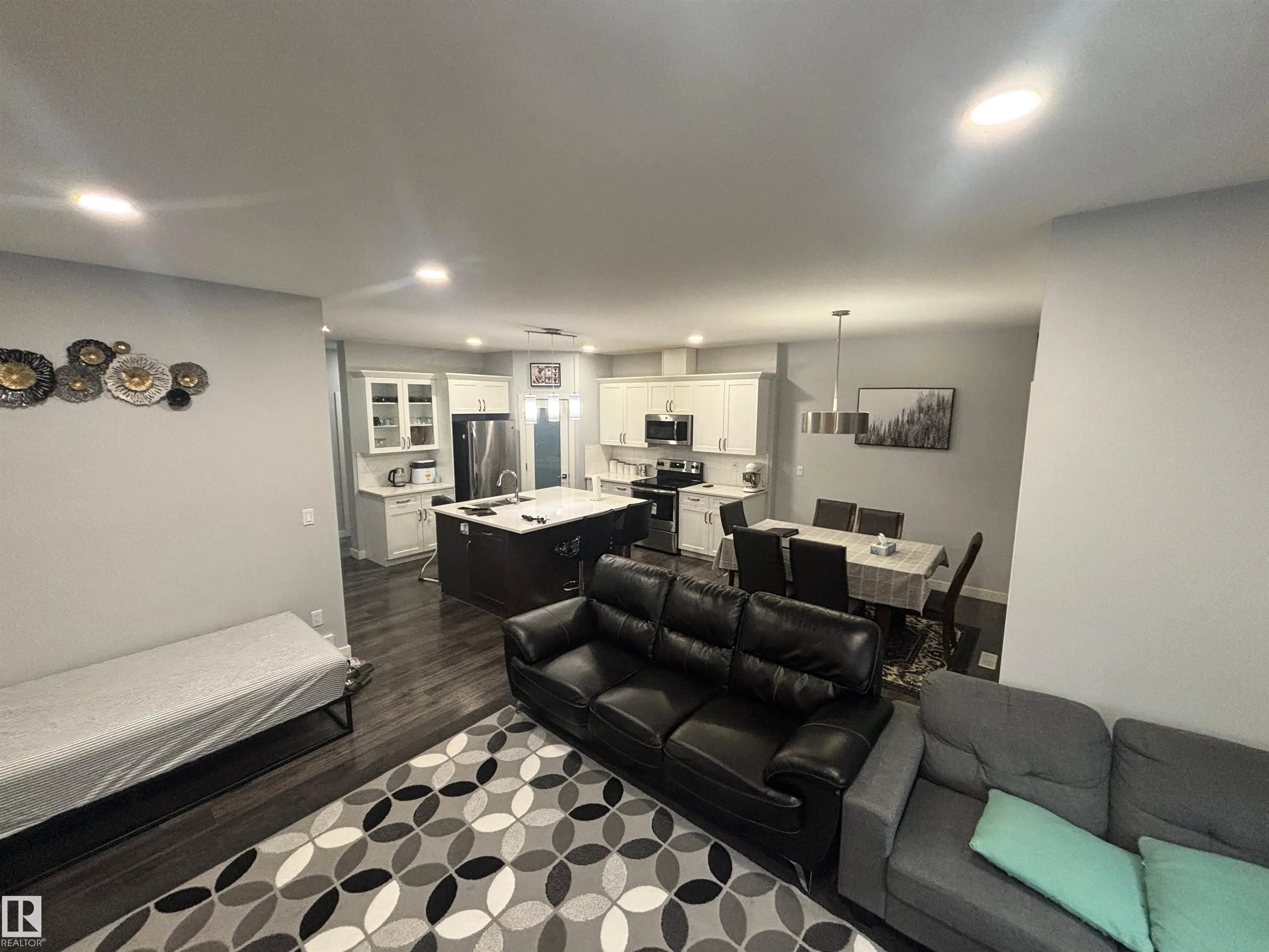 2084 GRAYDON HILL Crescent