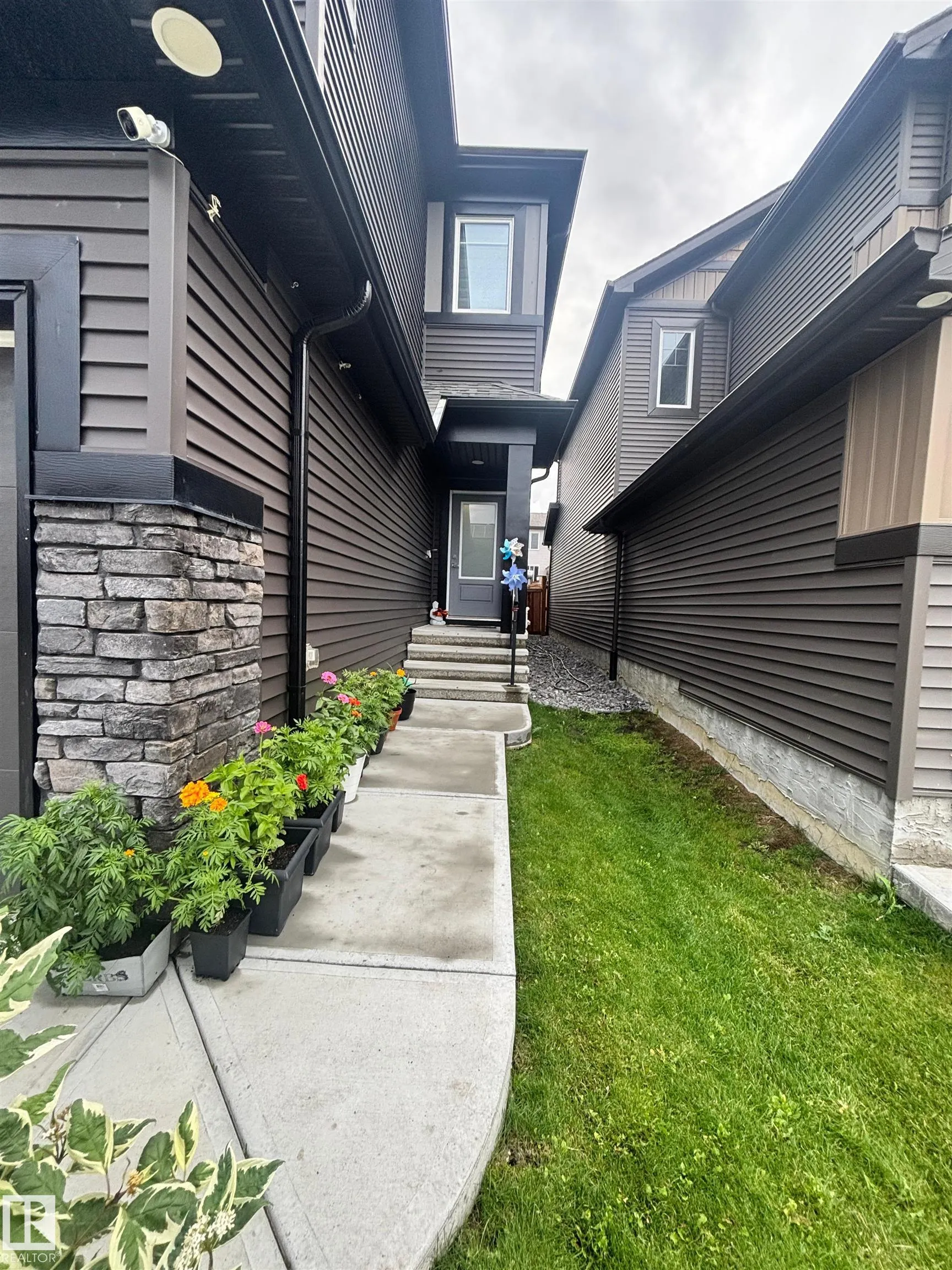 2084 GRAYDON HILL Crescent