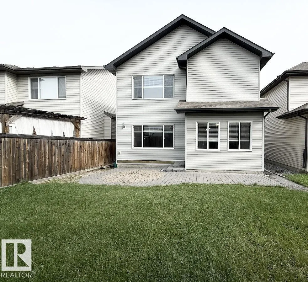 120 SANDALWOOD Crescent