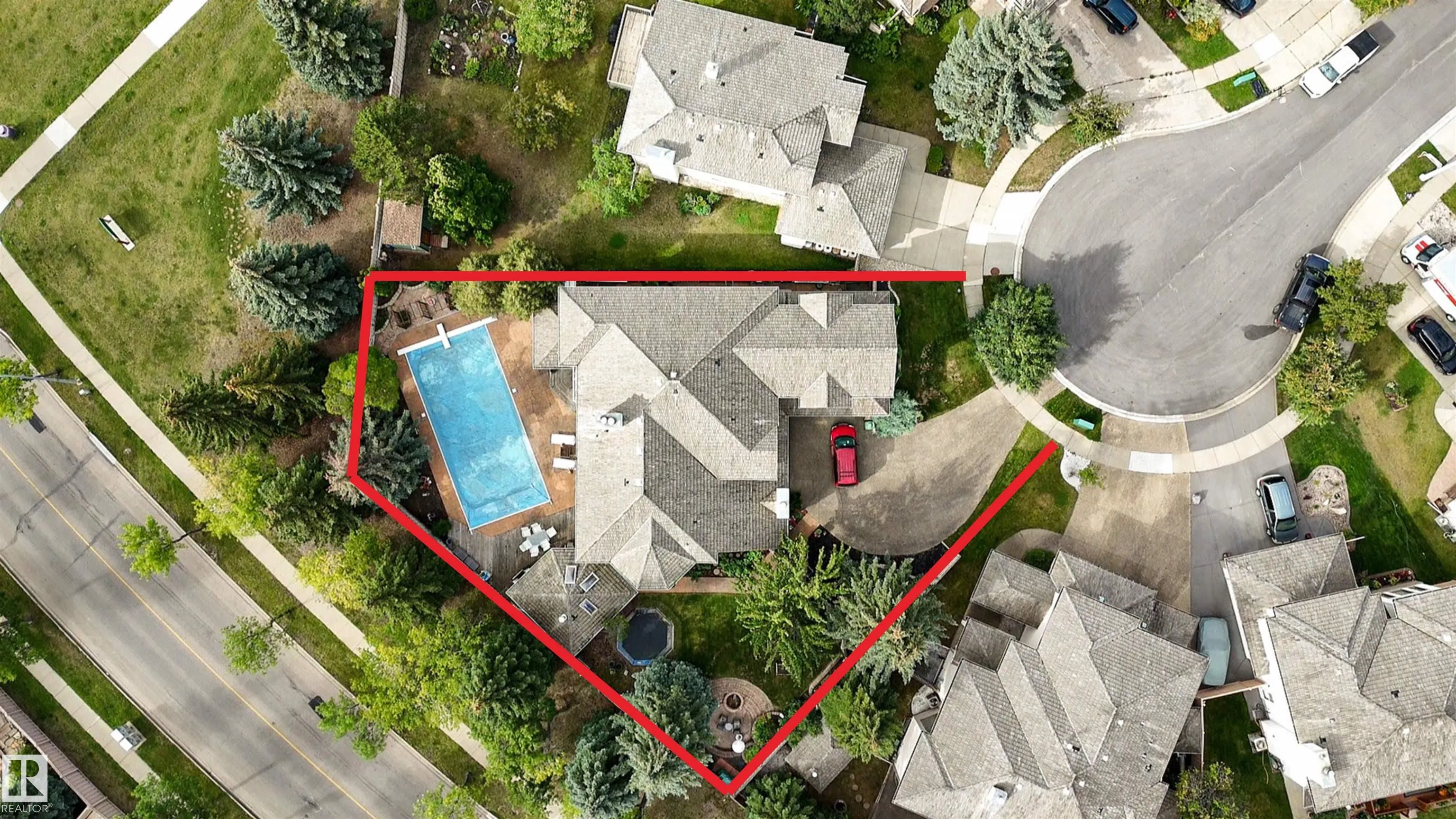 21 ESSEX CLOSE