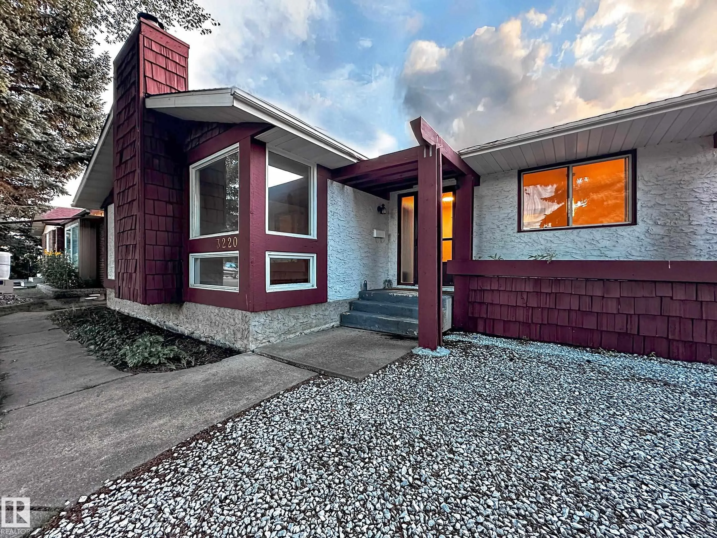 3220 114 Street