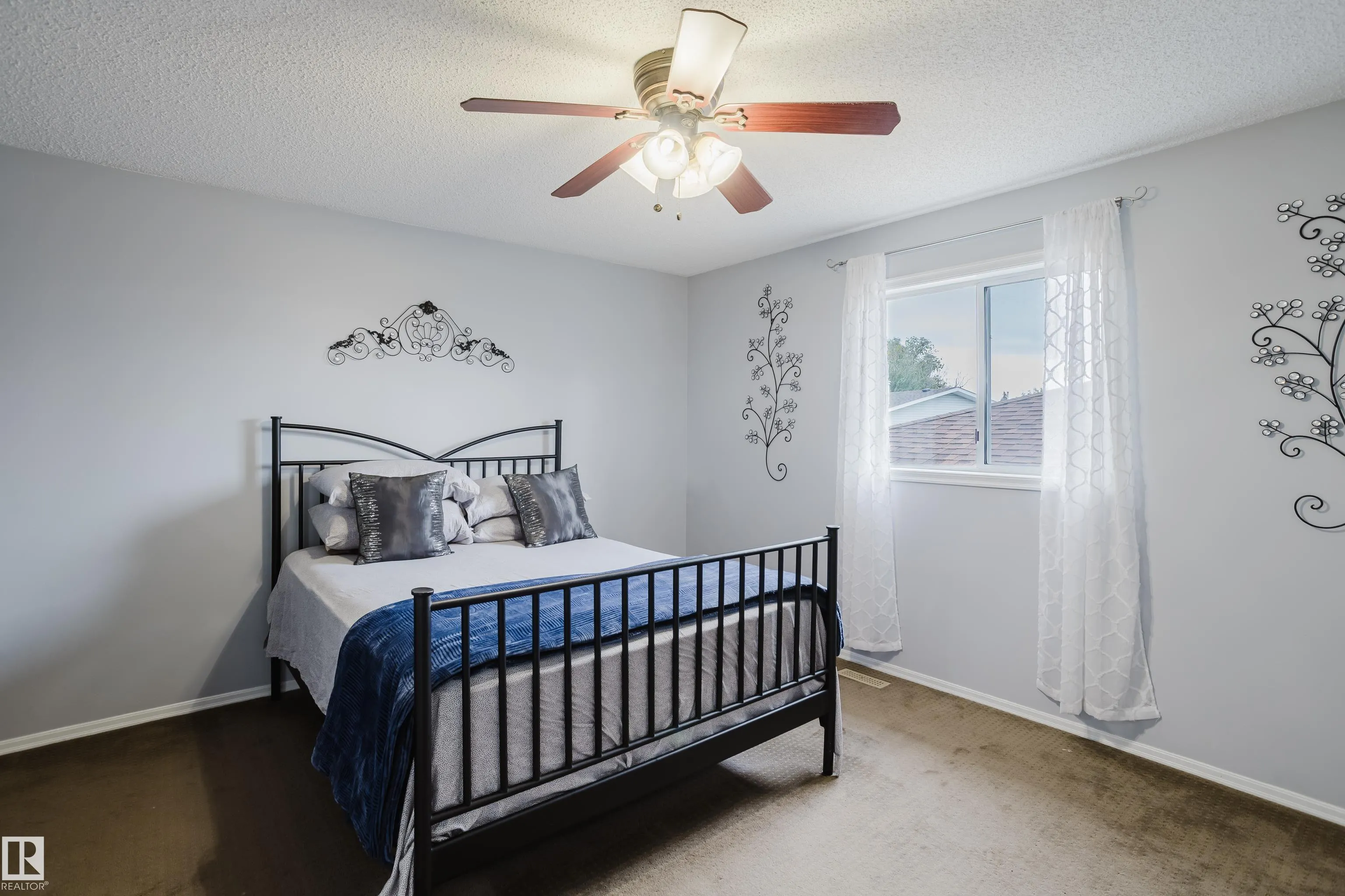 157 RIVER POINT