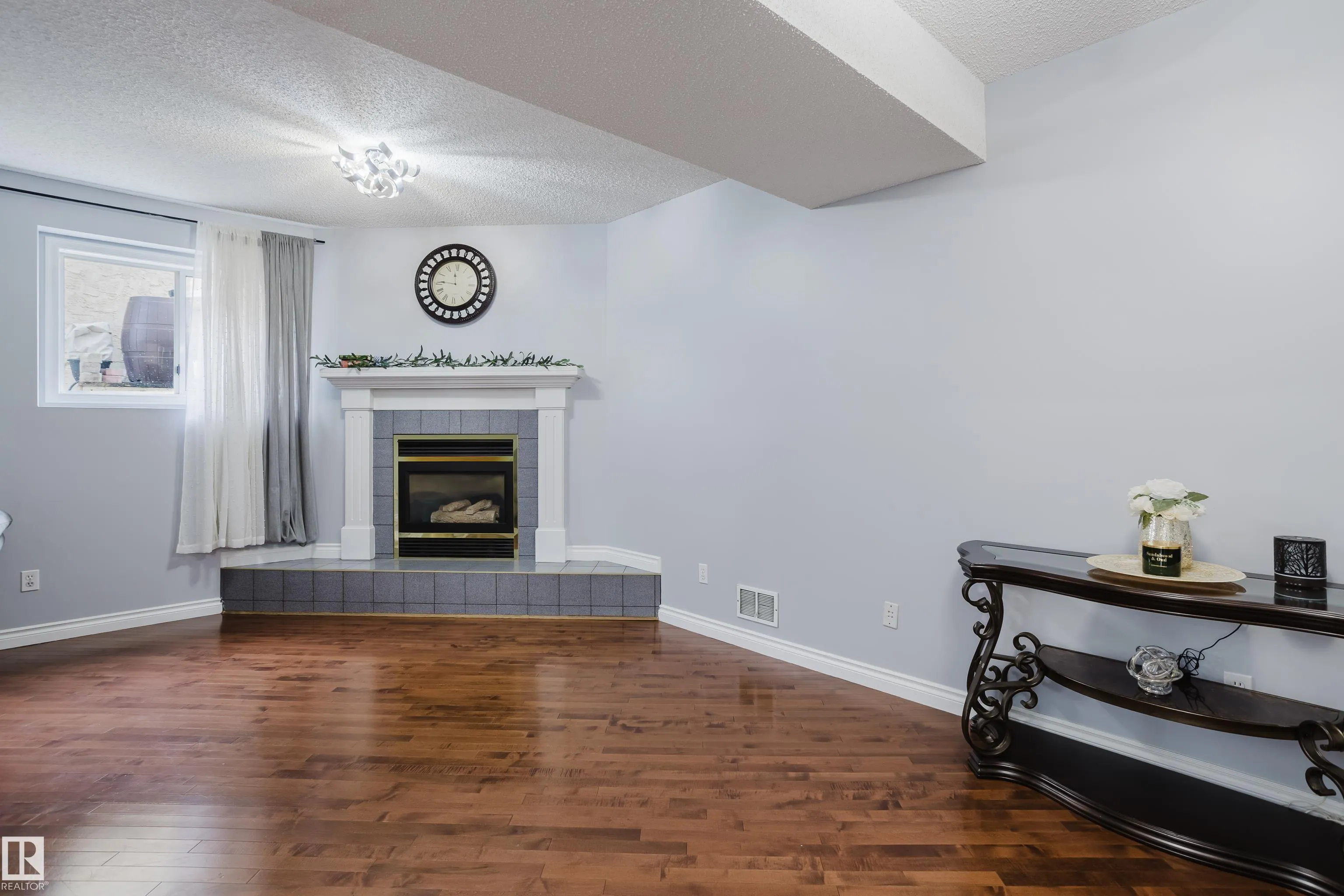 157 RIVER POINT