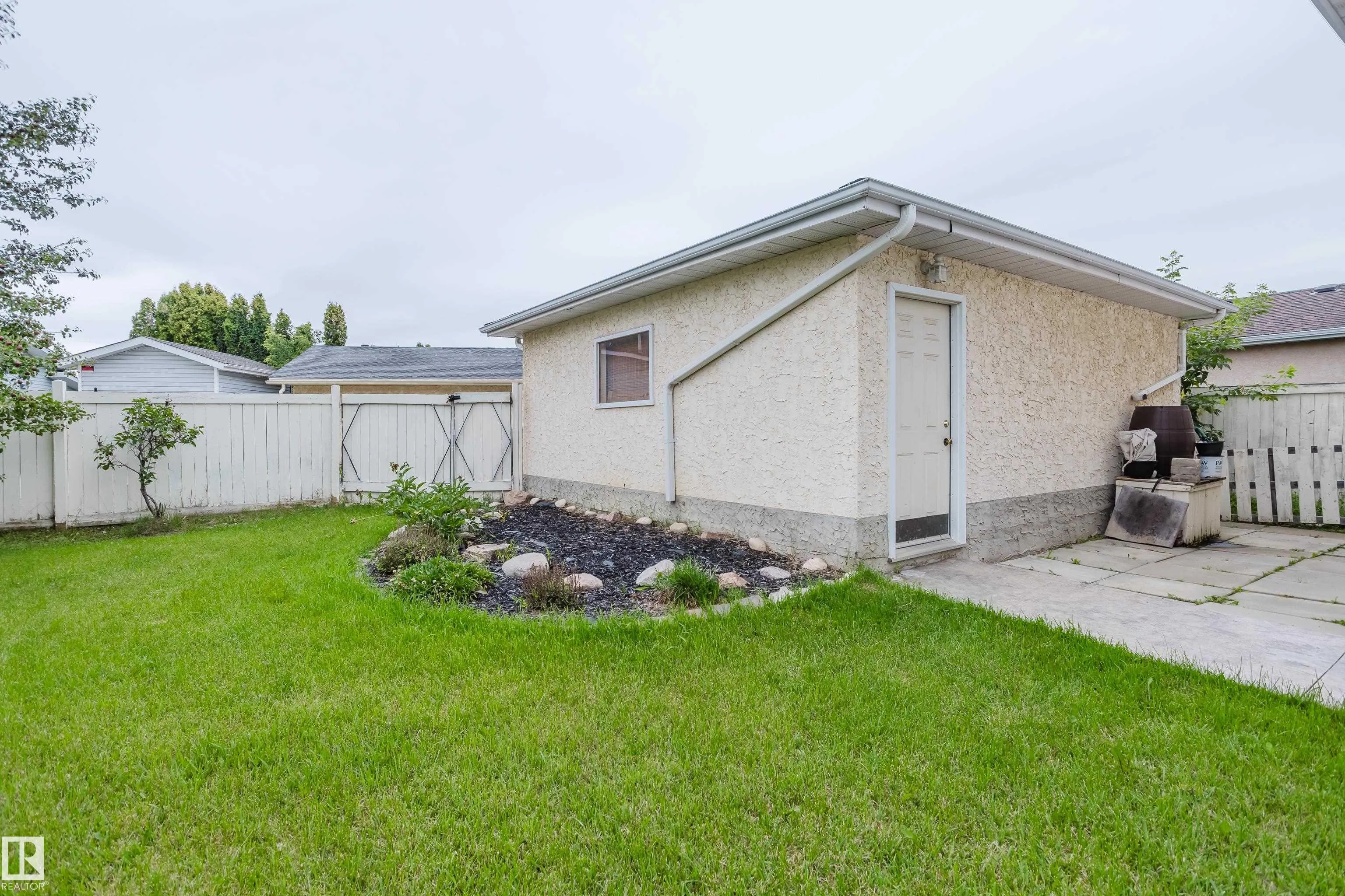 157 RIVER POINT