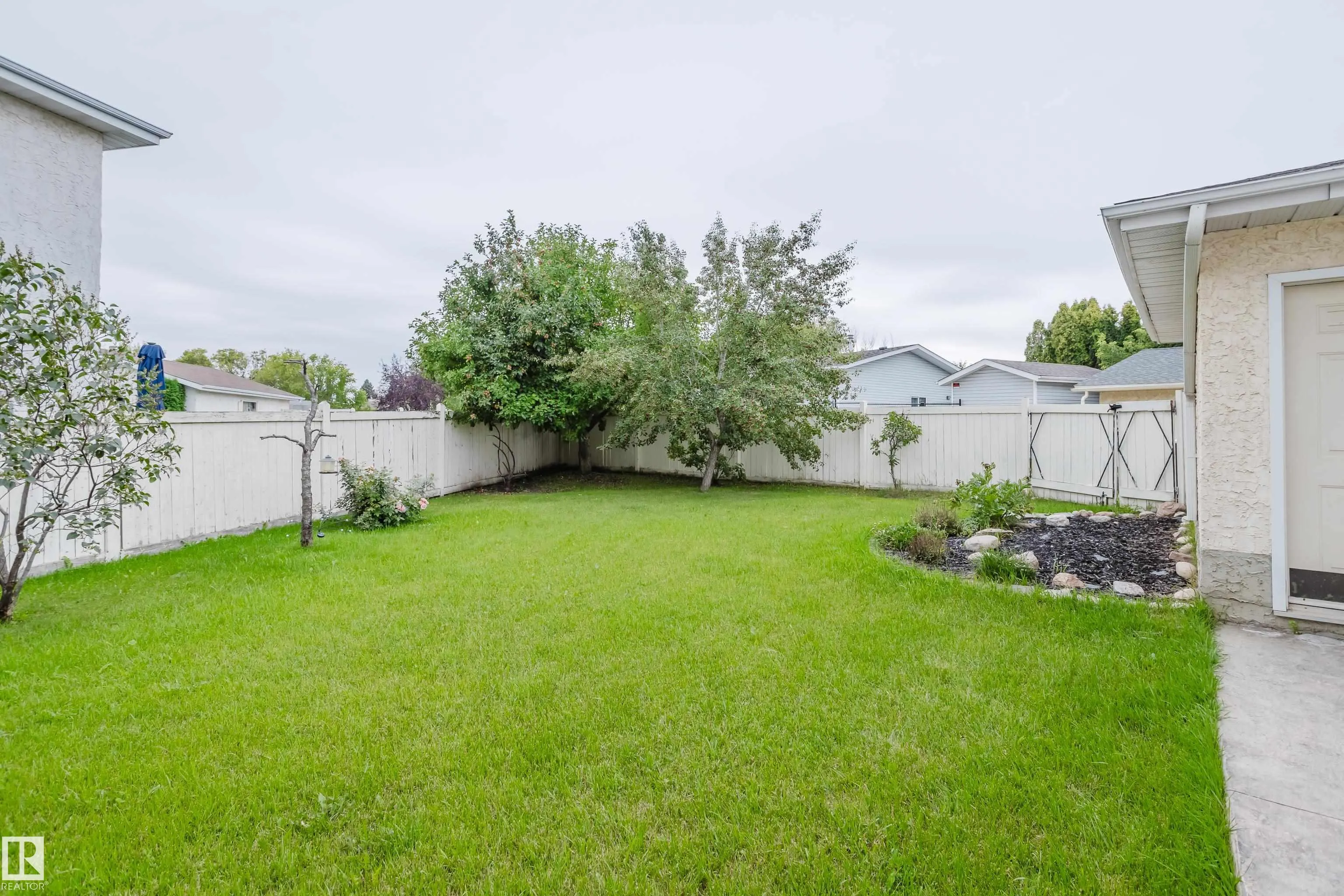 157 RIVER POINT