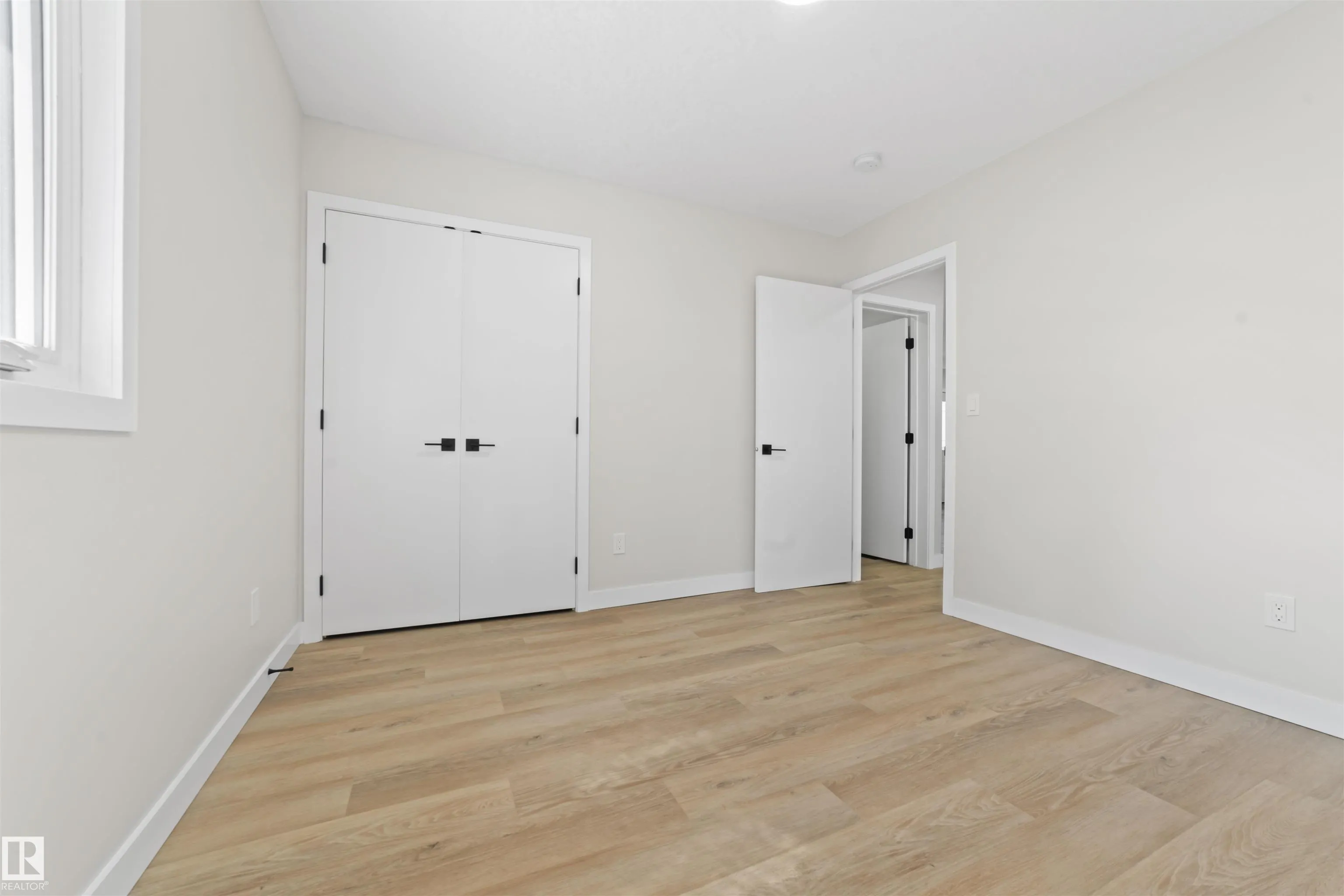 5032 55 AVE