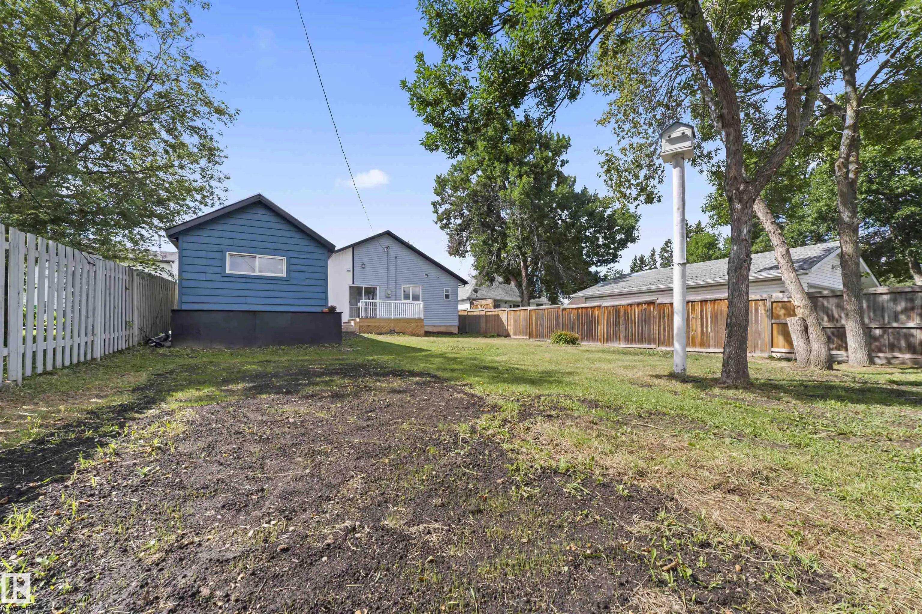 5032 55 AVE