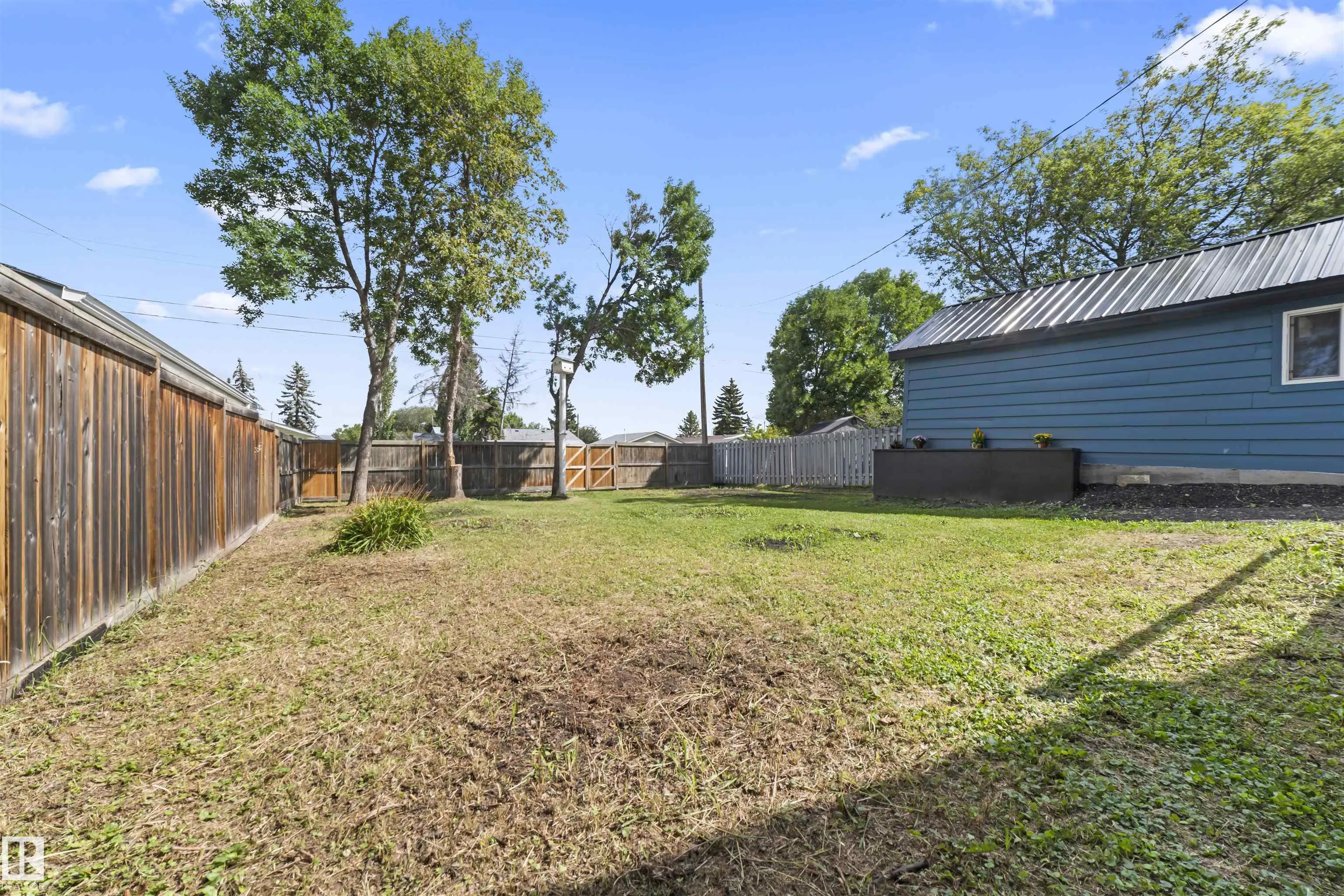 5032 55 AVE
