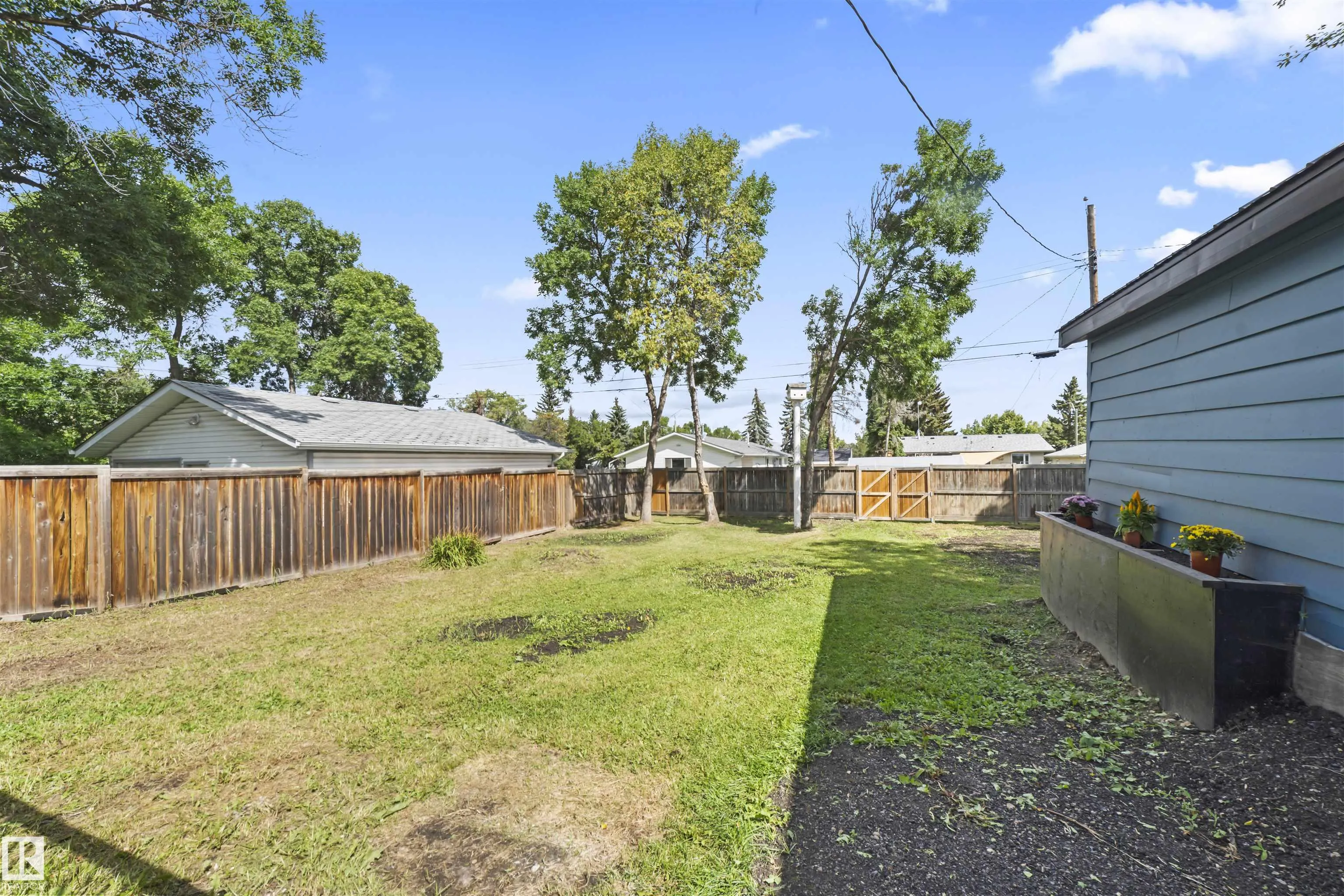 5032 55 AVE