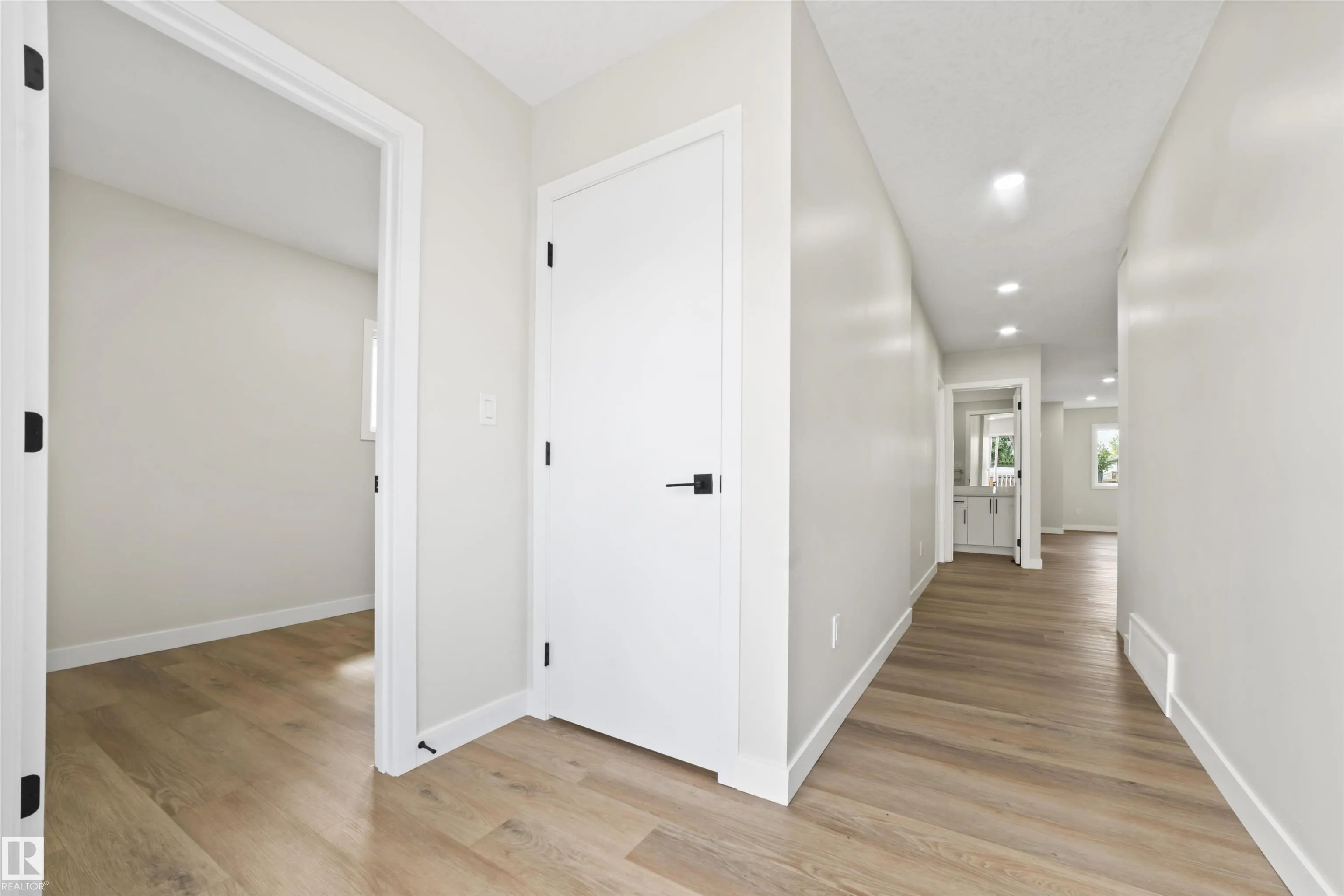 5032 55 AVE