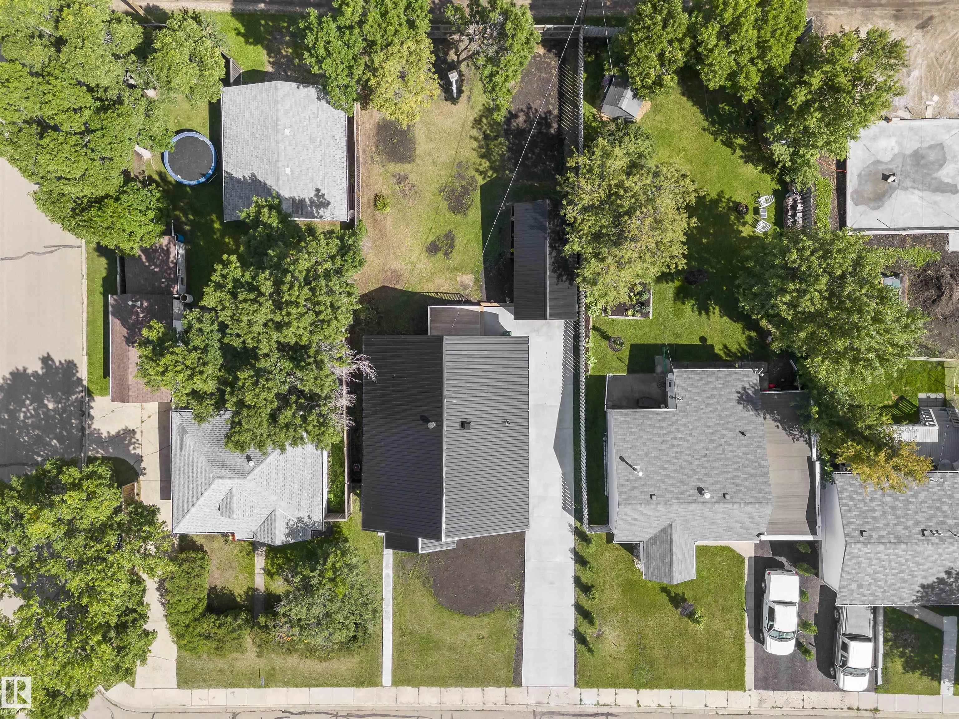 5032 55 AVE