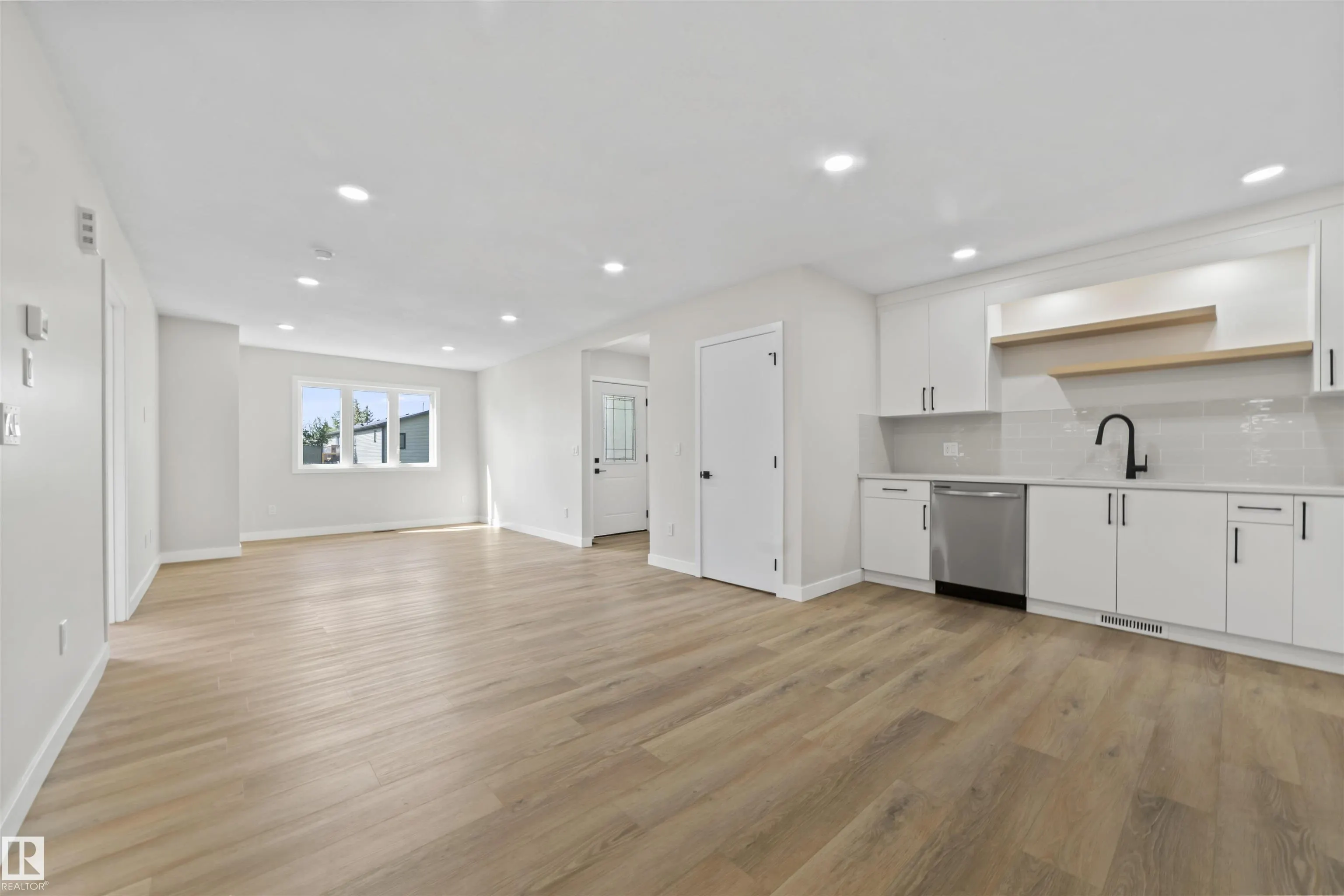 5032 55 AVE