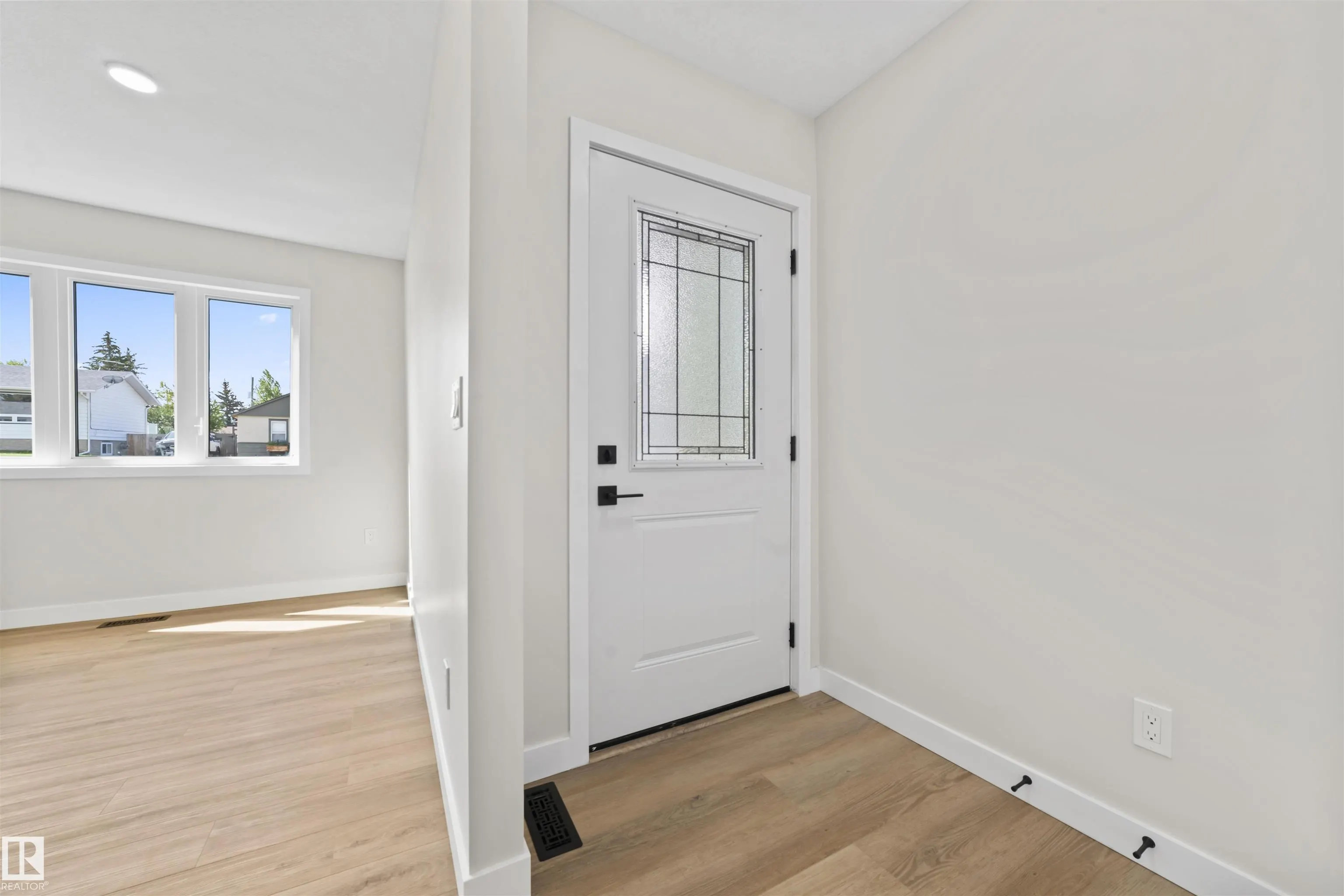 5032 55 AVE