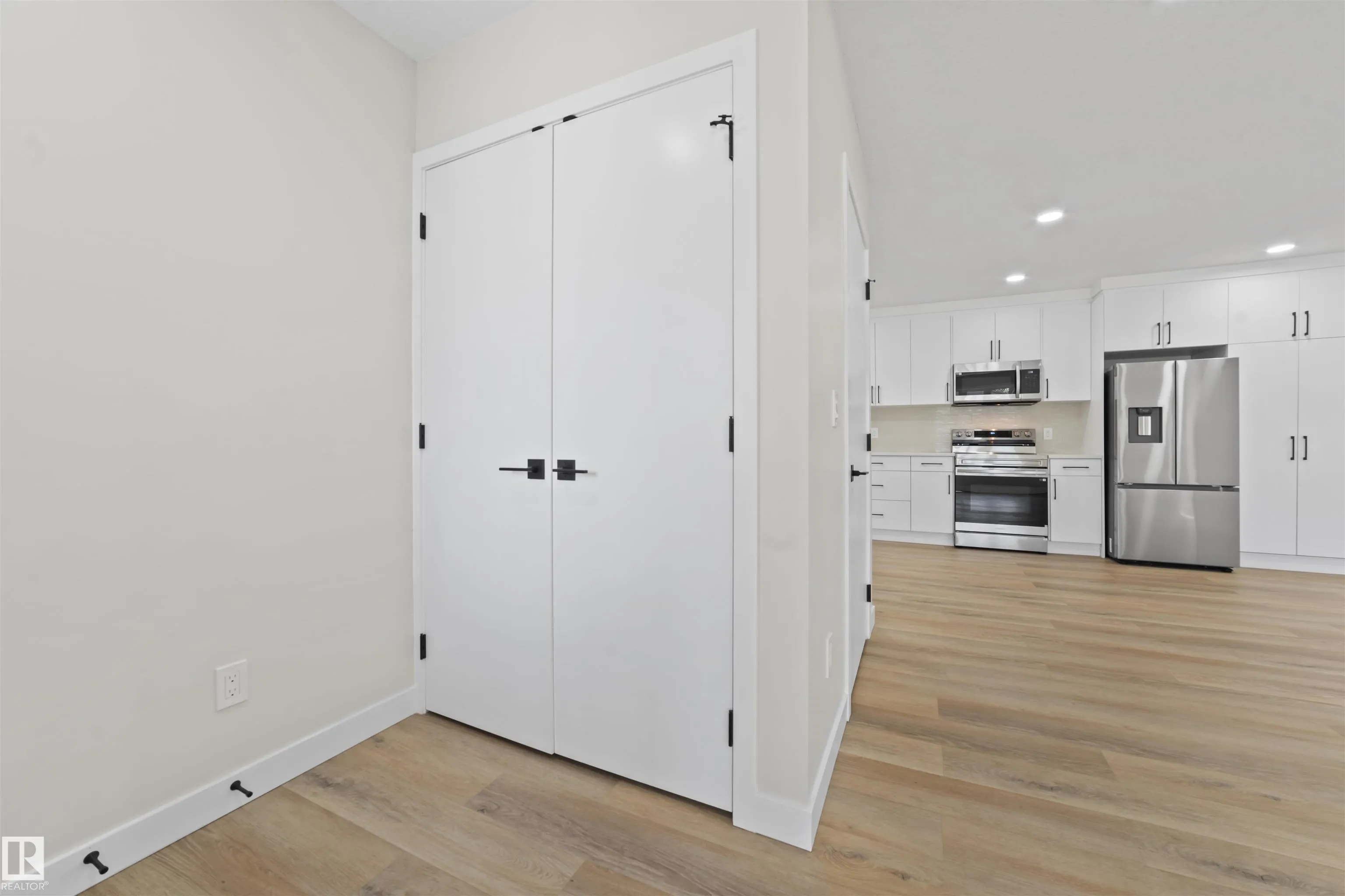5032 55 AVE