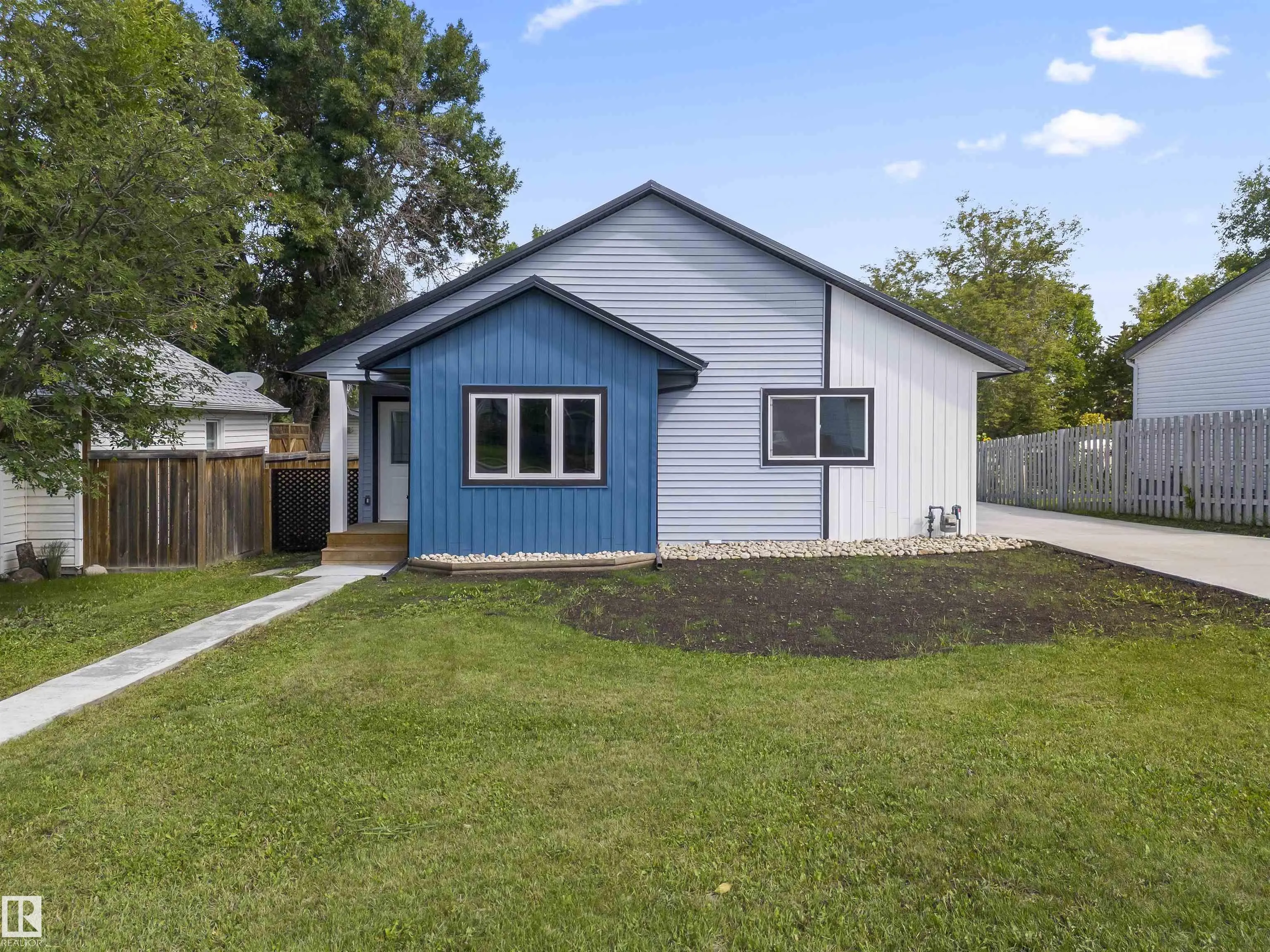 5032 55 AVE