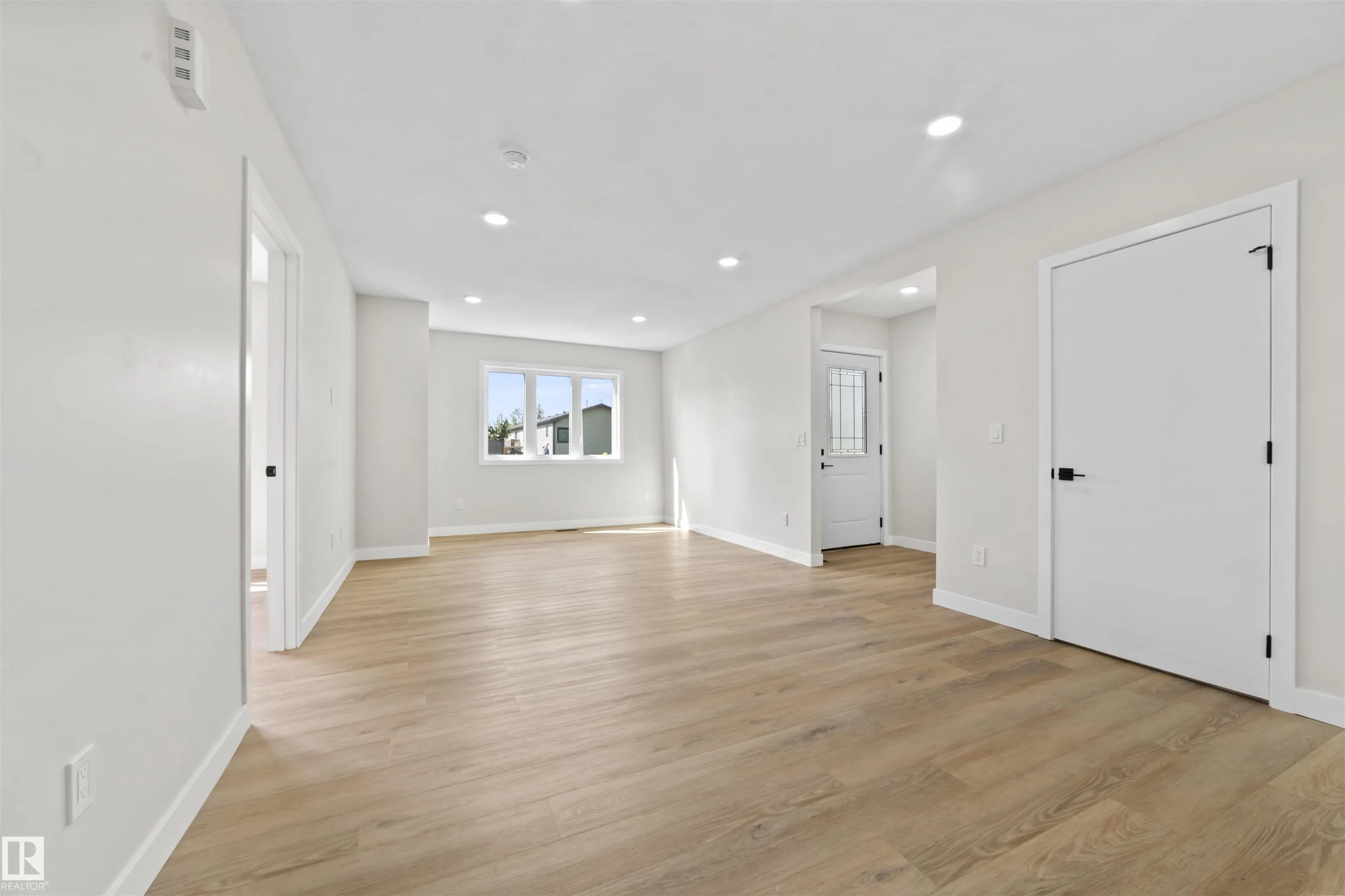5032 55 AVE